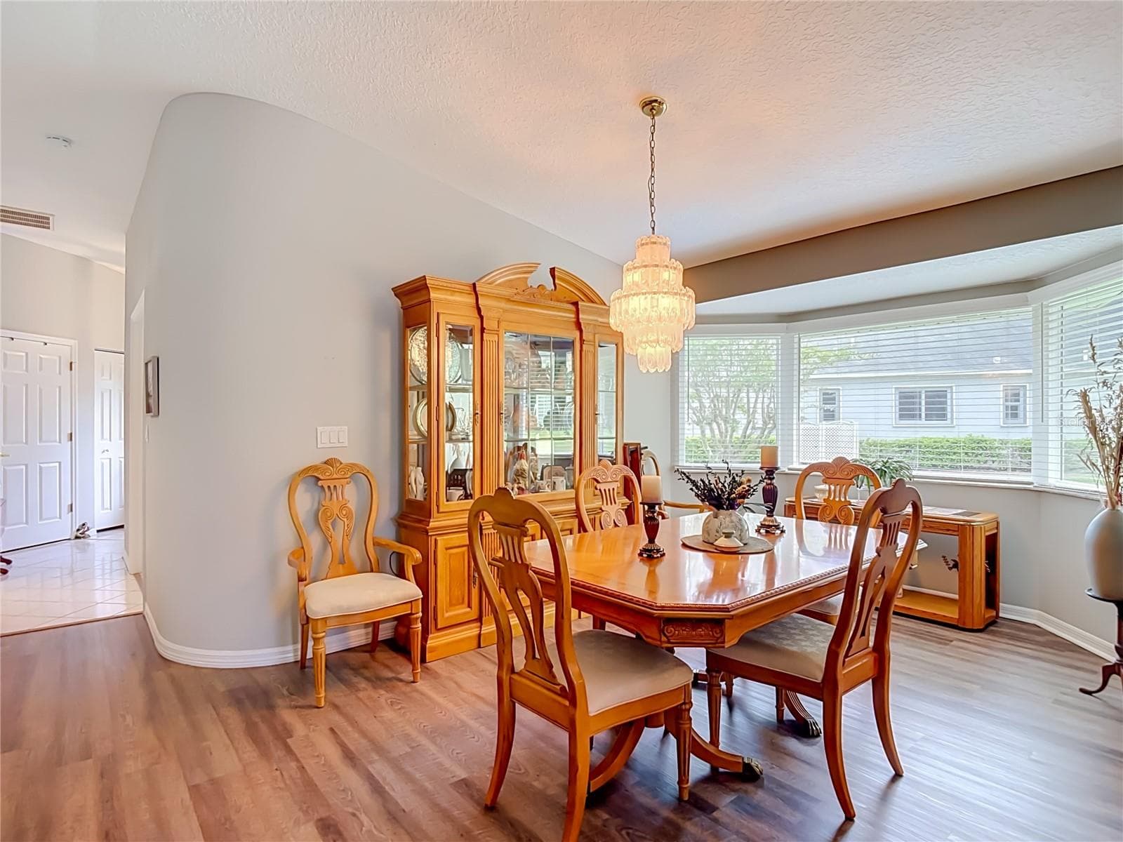 The dining area could easily handle a larger table and chairs for those big family or social get together meals. Notice the rounded wall which was custom item when the villa was built. - 13428 NORMAN CIR, HUDSON