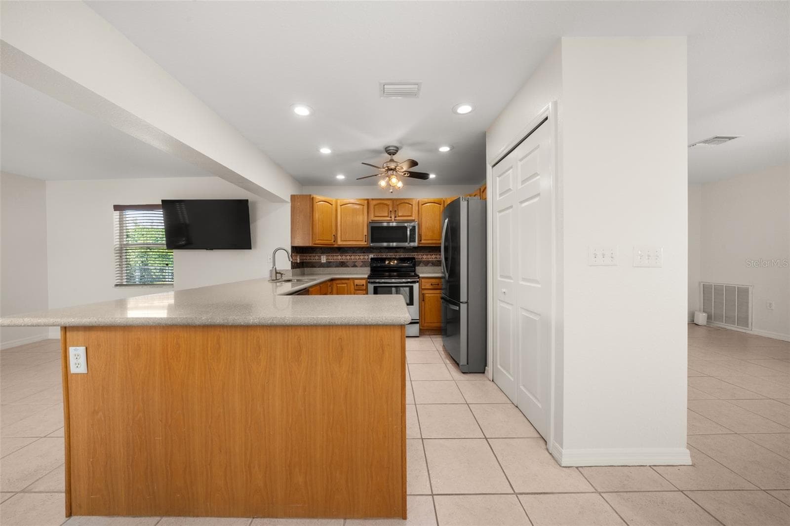Single Family Residence at 123 SWALLOW AVE, SEBRING, photo 10 of 58
