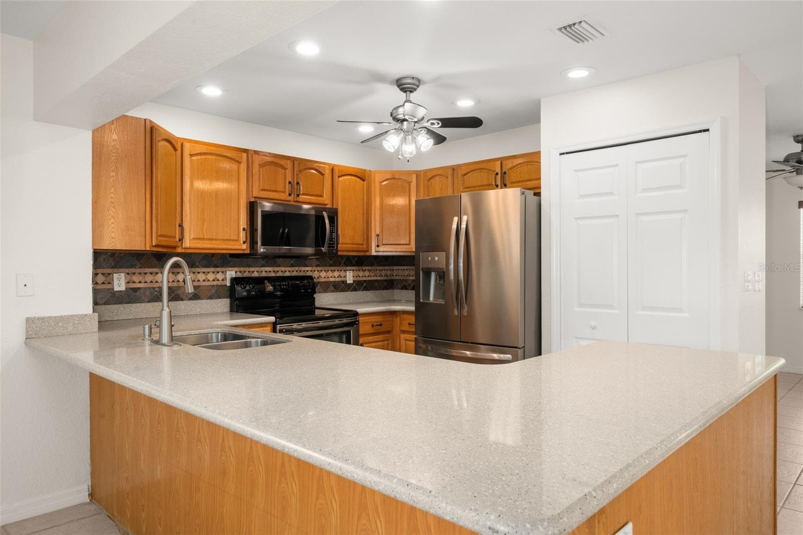 Single Family Residence at 123 SWALLOW AVE, SEBRING, photo 11 of 58