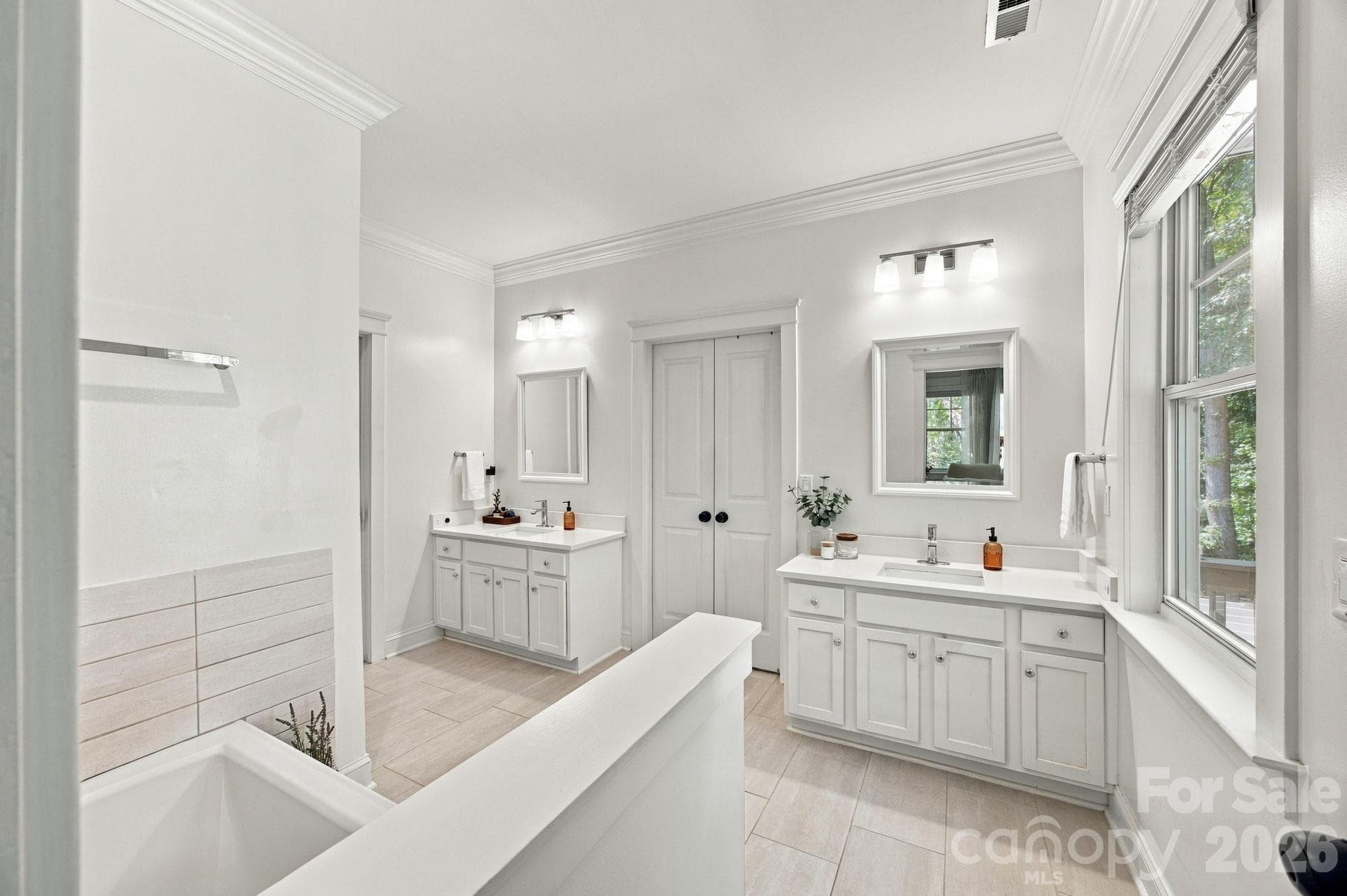Single Family Residence at 16101 Kelly Park Circle, Huntersville, photo 26 of 46