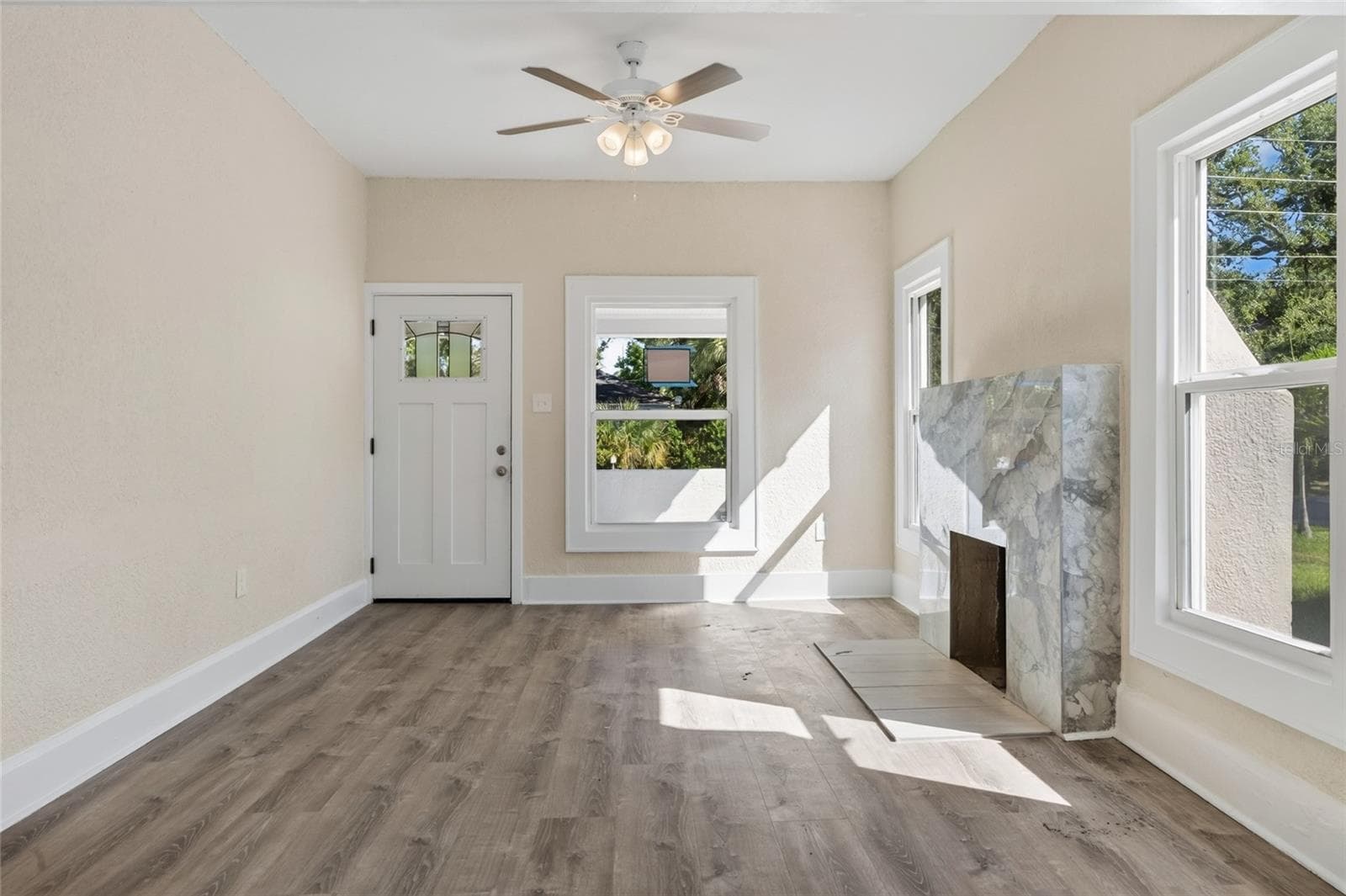 Family Room/Front Door - 2310 17TH AVE S, ST PETERSBURG
