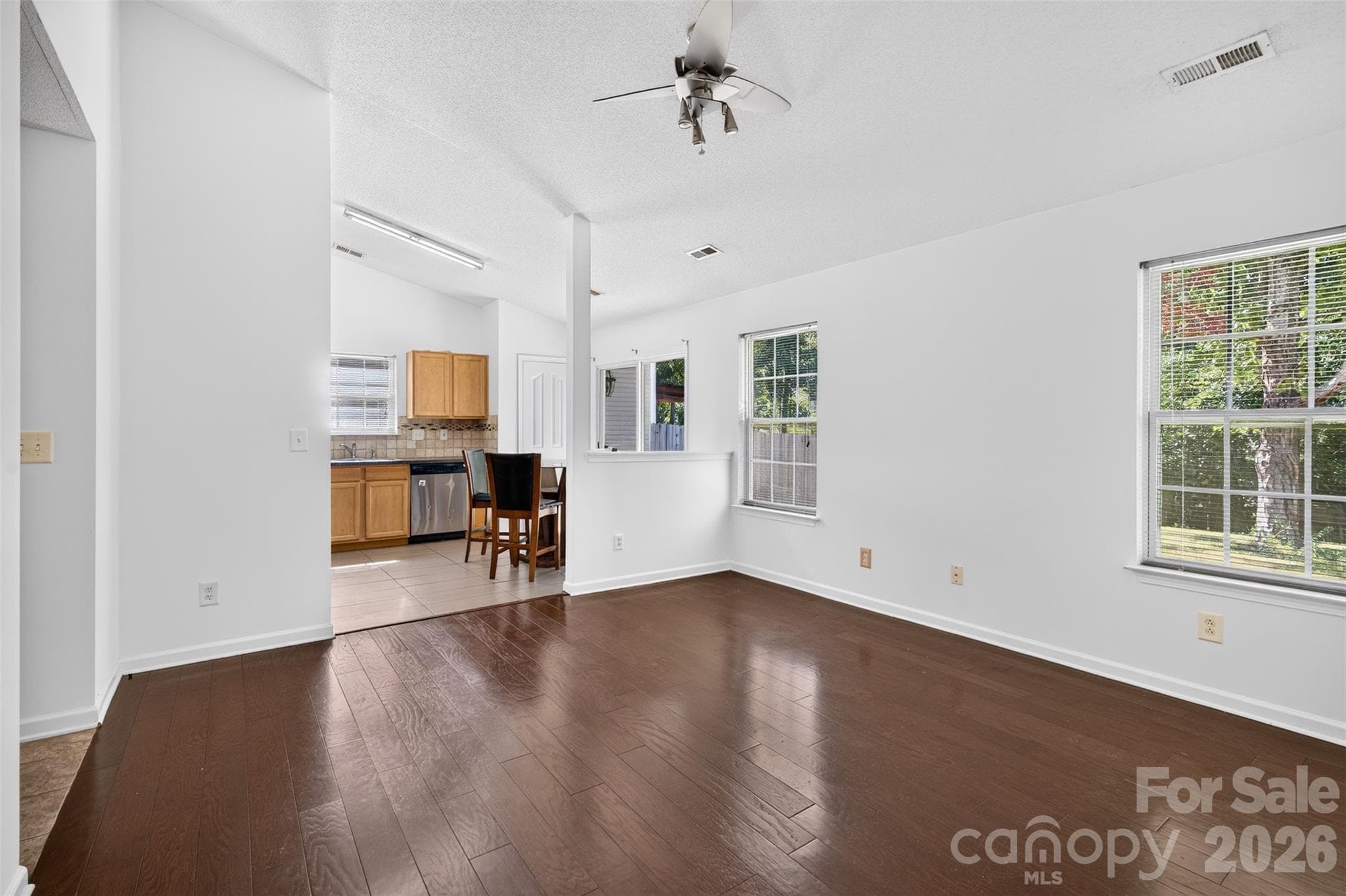 Single Family Residence at 5327 Fernhill Drive, Charlotte, photo 5 of 20