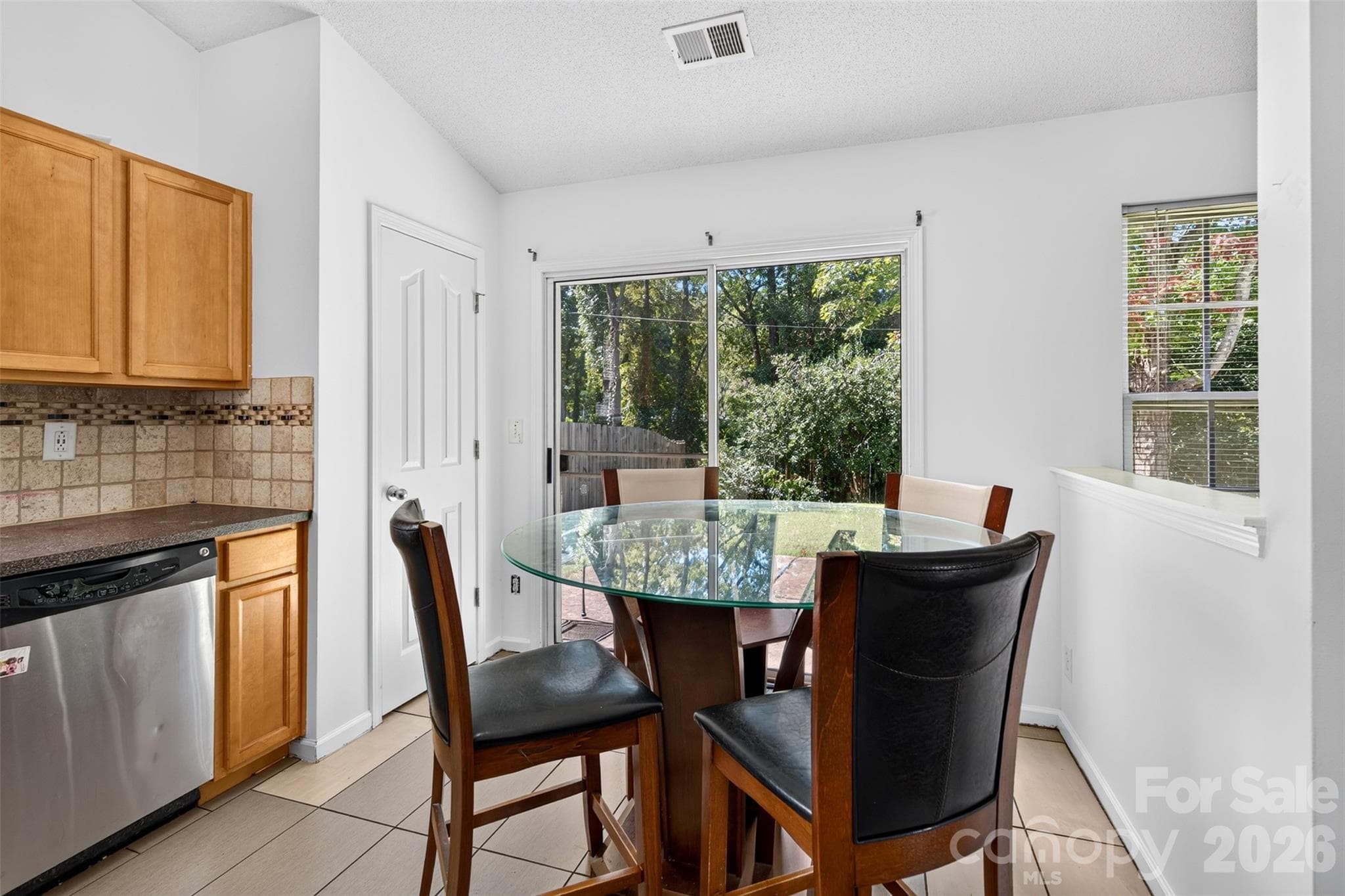 Single Family Residence at 5327 Fernhill Drive, Charlotte, photo 7 of 20