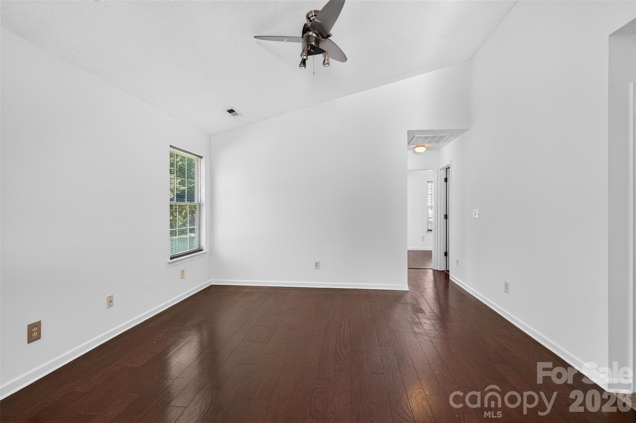 Single Family Residence at 5327 Fernhill Drive, Charlotte, photo 9 of 20