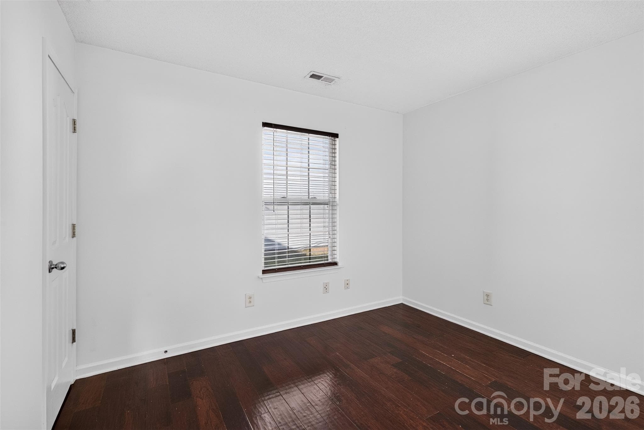 Single Family Residence at 5327 Fernhill Drive, Charlotte, photo 10 of 20