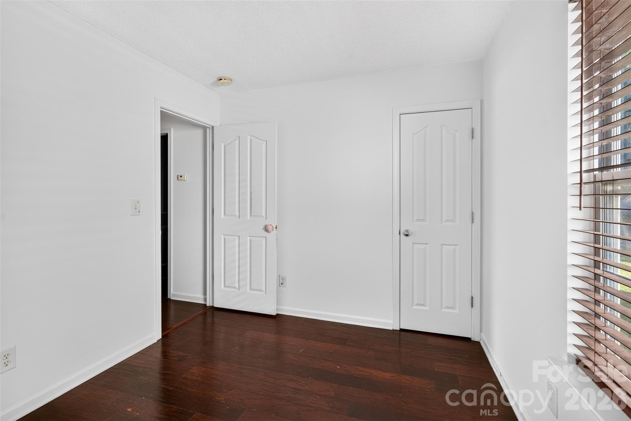 Single Family Residence at 5327 Fernhill Drive, Charlotte, photo 11 of 20