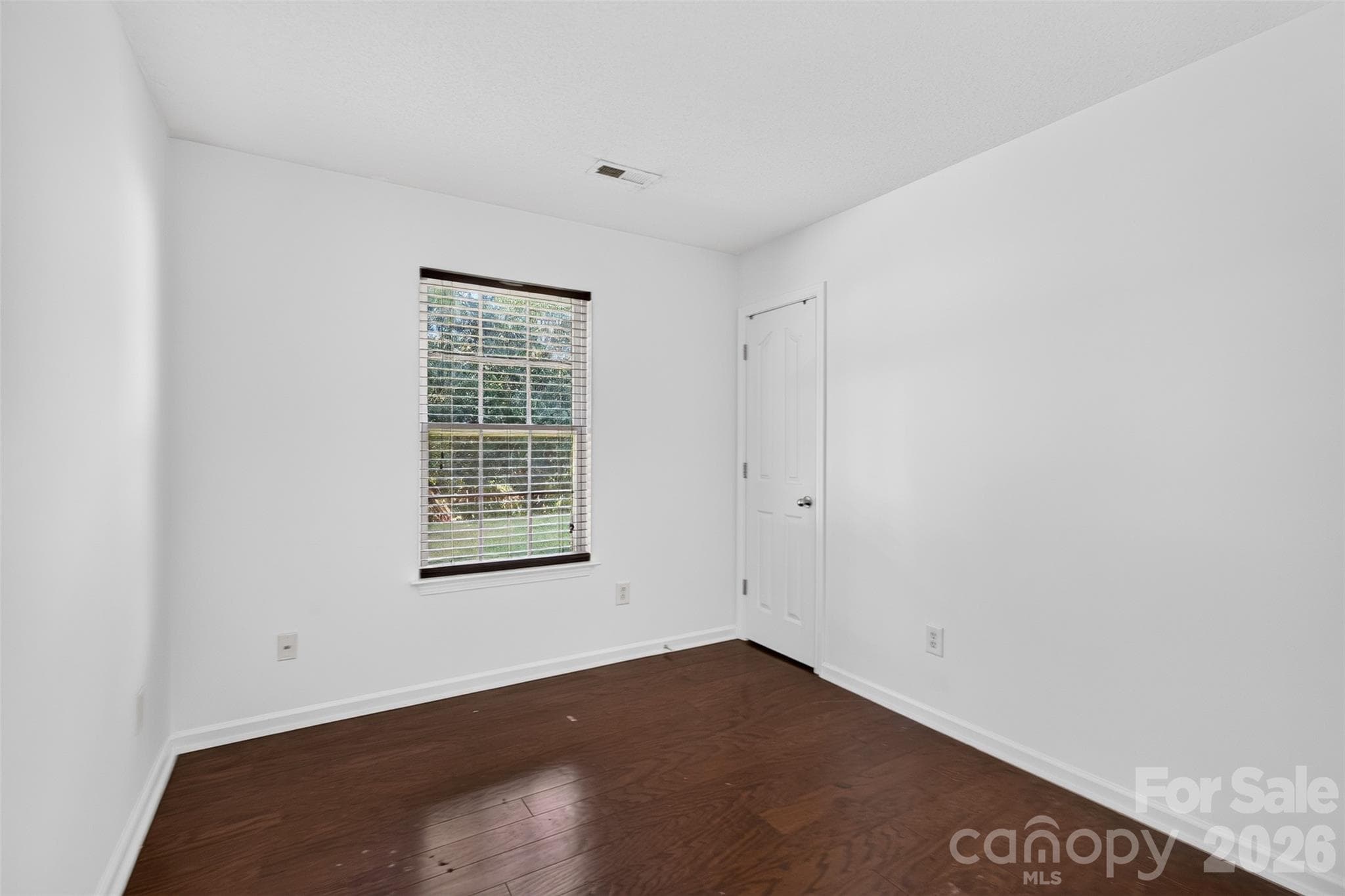 Single Family Residence at 5327 Fernhill Drive, Charlotte, photo 13 of 20