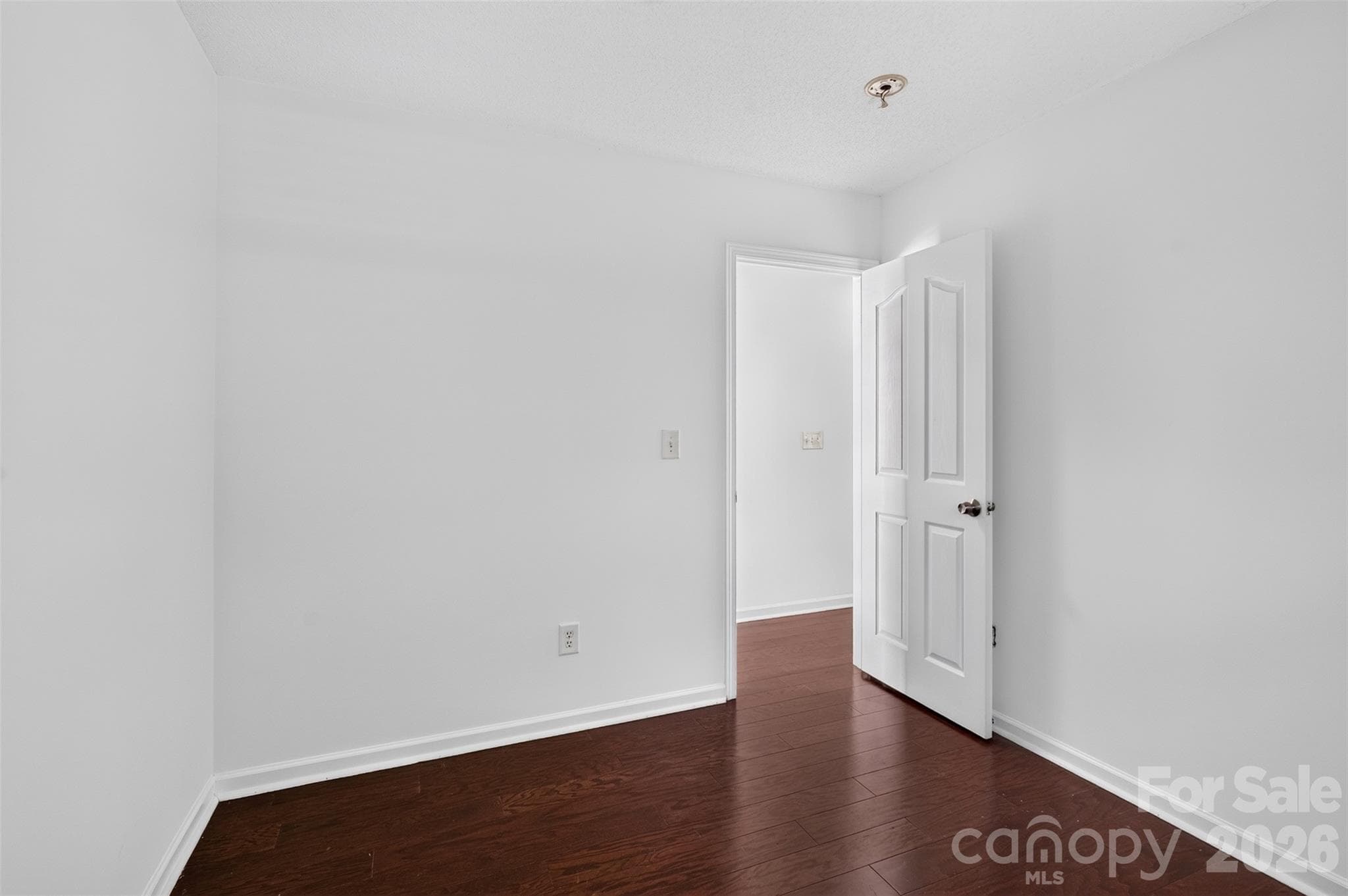 Single Family Residence at 5327 Fernhill Drive, Charlotte, photo 14 of 20