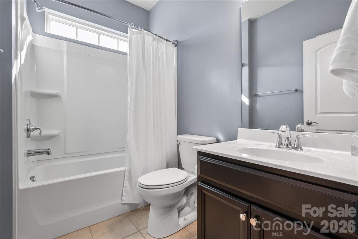 Secondary full hallway bath on main - 2003 Harvest Time Lane, Waxhaw