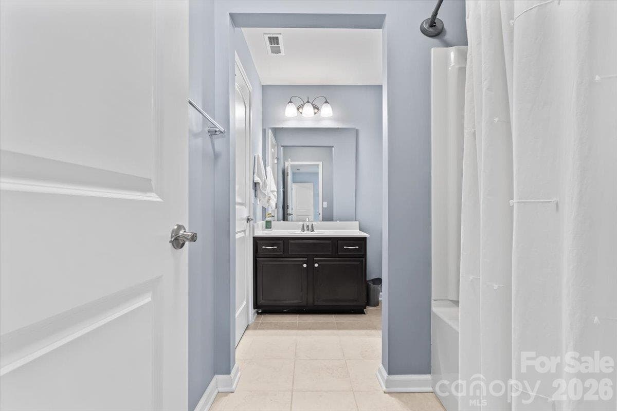Full Bathroom with shower/tub on Second floor - 2003 Harvest Time Lane, Waxhaw