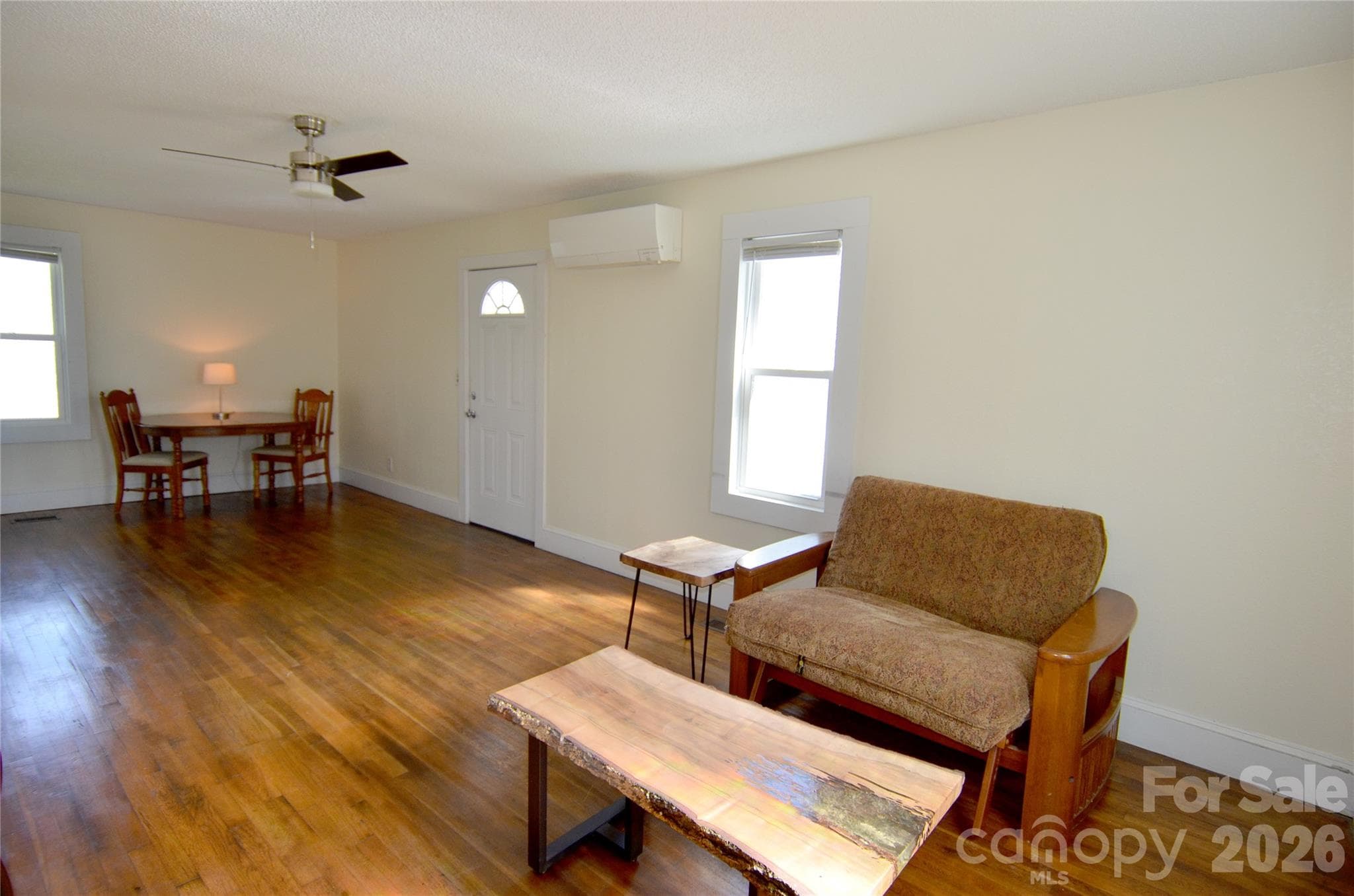 Living - 329 Morehead Road, Marion