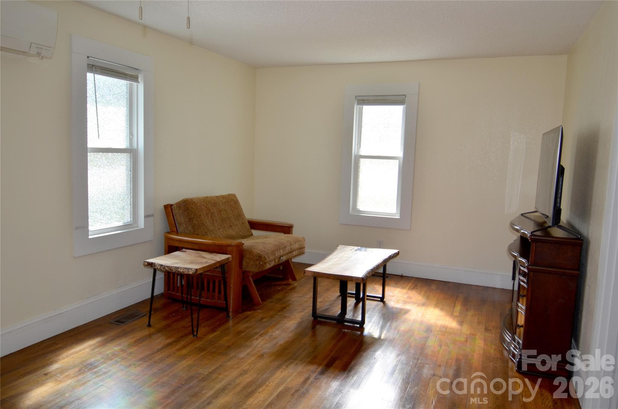 Living room - 329 Morehead Road, Marion