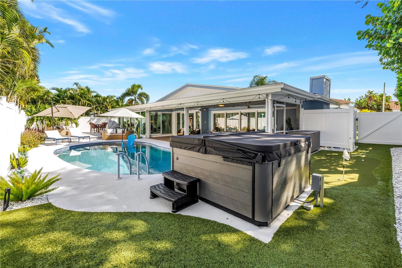 Separate therapy hot tub with multiple therapeutic jets. - 1114 2ND AVE S, TIERRA VERDE