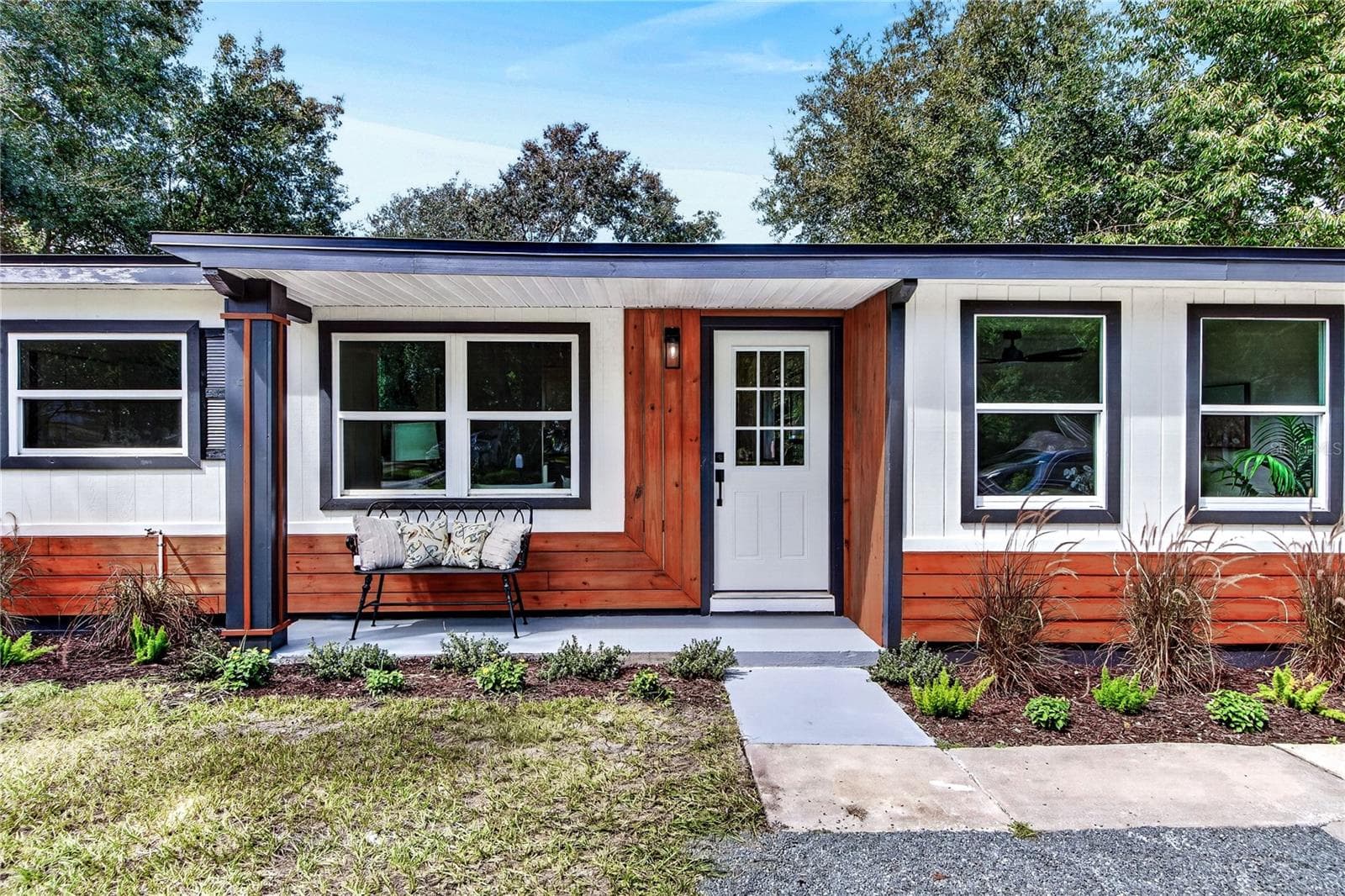Single Family Residence at 2426 S LAUREL AVE, SANFORD, photo 3 of 39