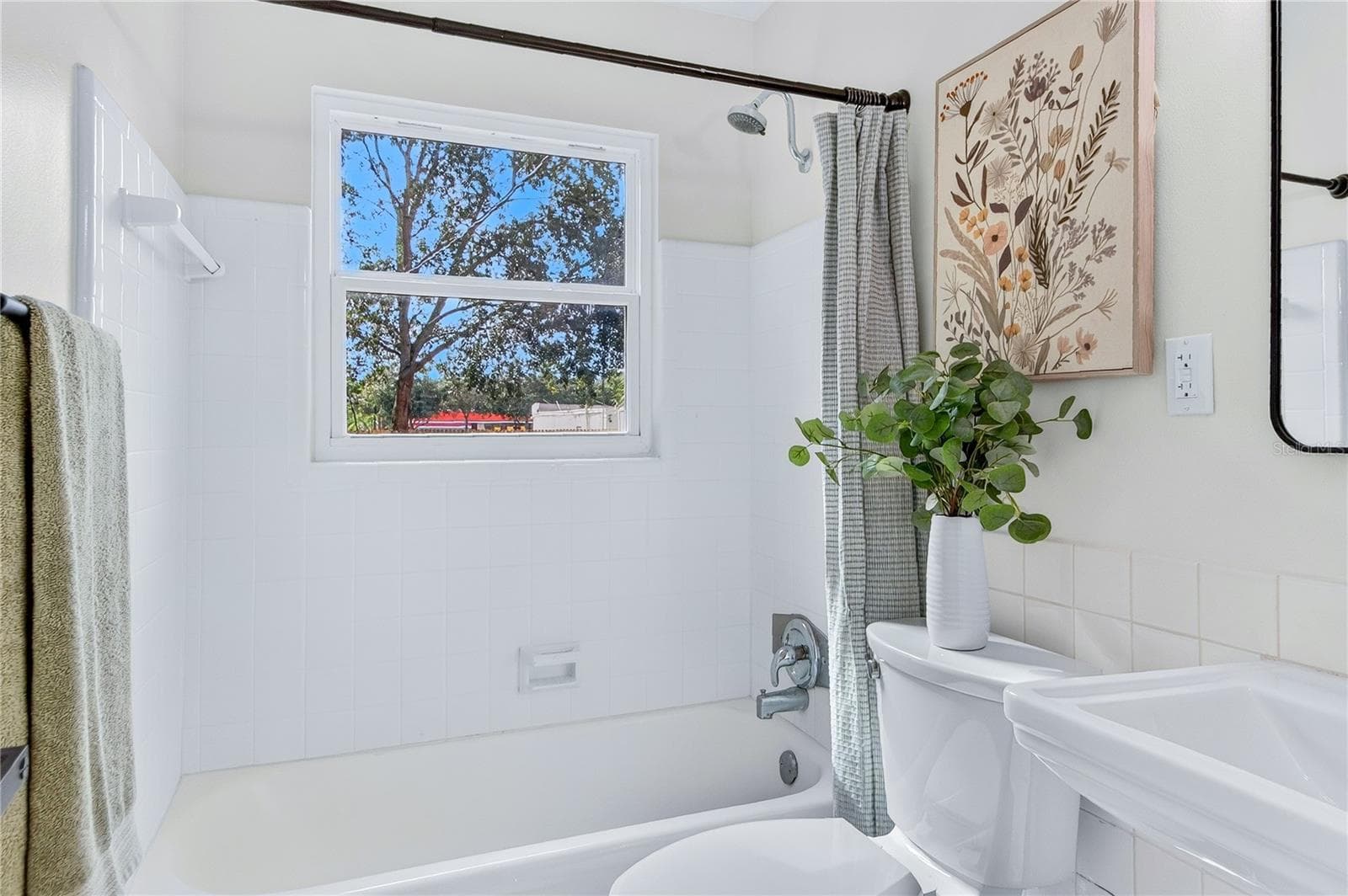 Main bath - 2426 S LAUREL AVE, SANFORD