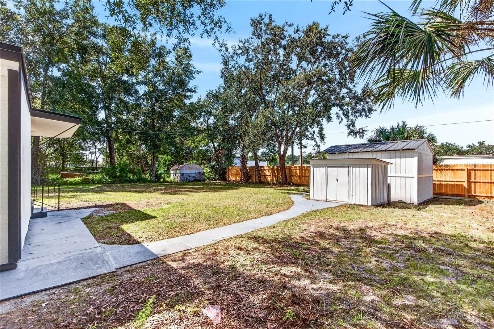 Single Family Residence at 2426 S LAUREL AVE, SANFORD, photo 34 of 39