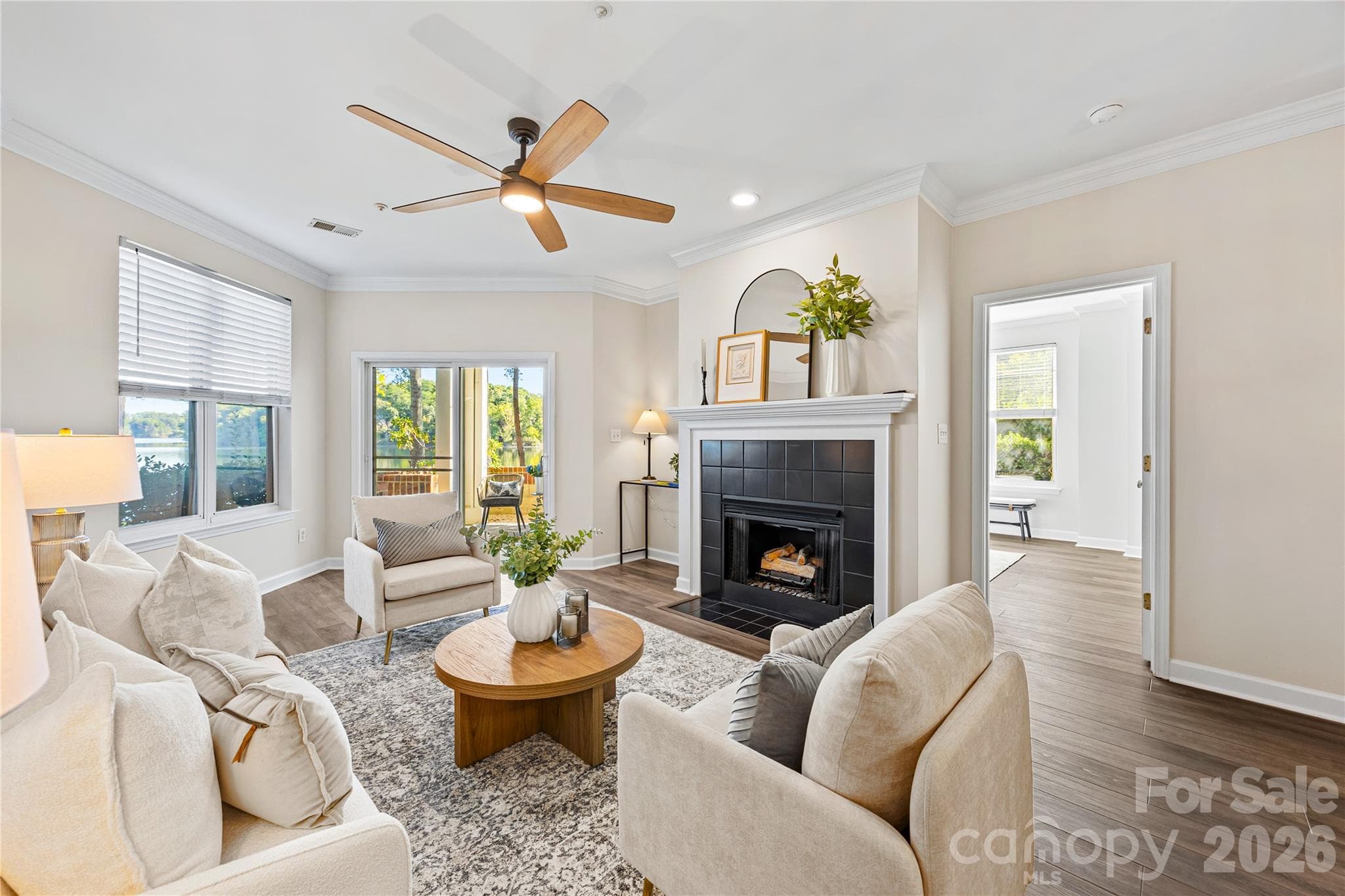 Spacious, open concept lake living at its best! - 915 Northeast Drive, Davidson