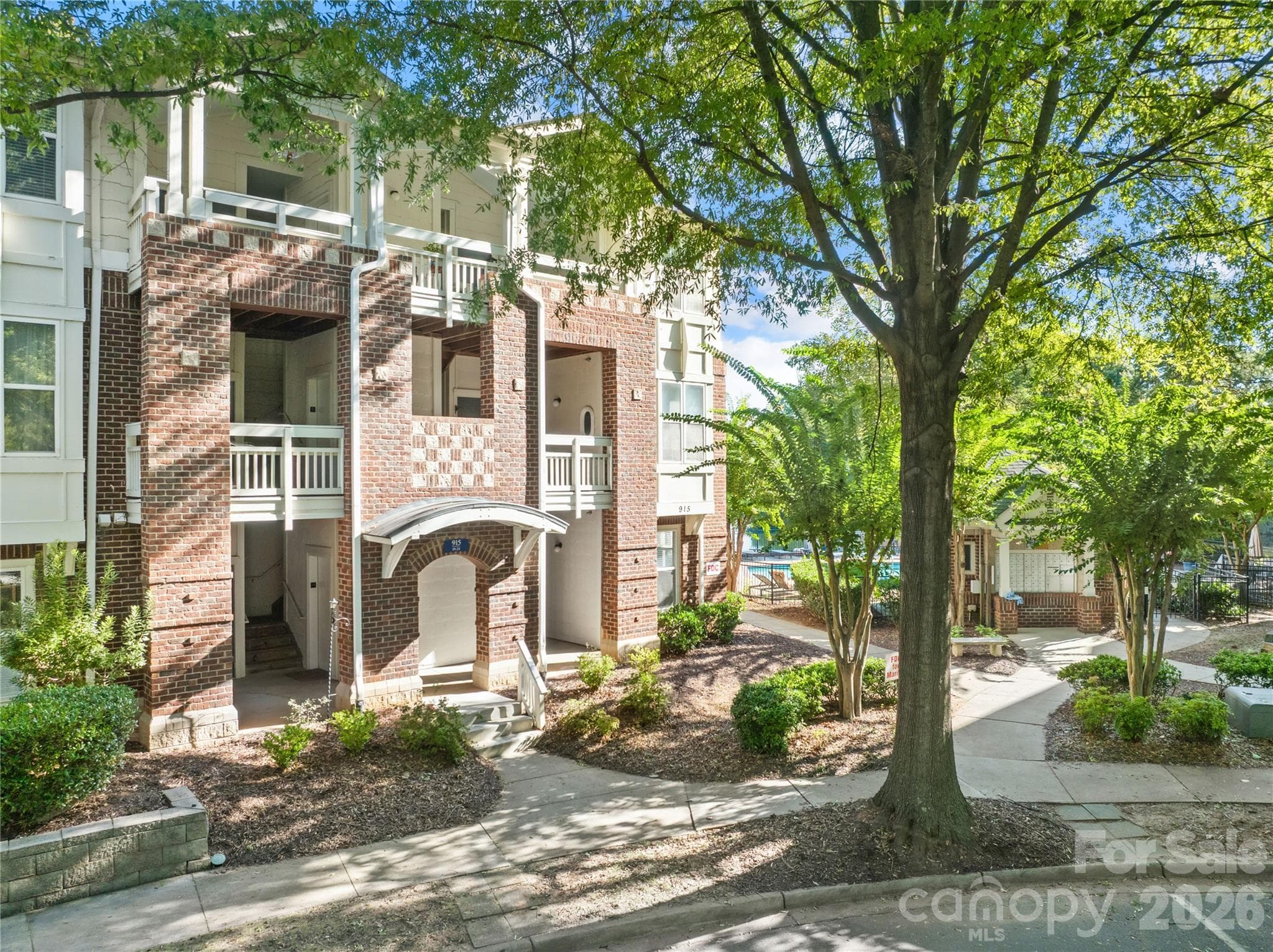 Ground floor corner, waterfront unit. Building #915. - 915 Northeast Drive, Davidson
