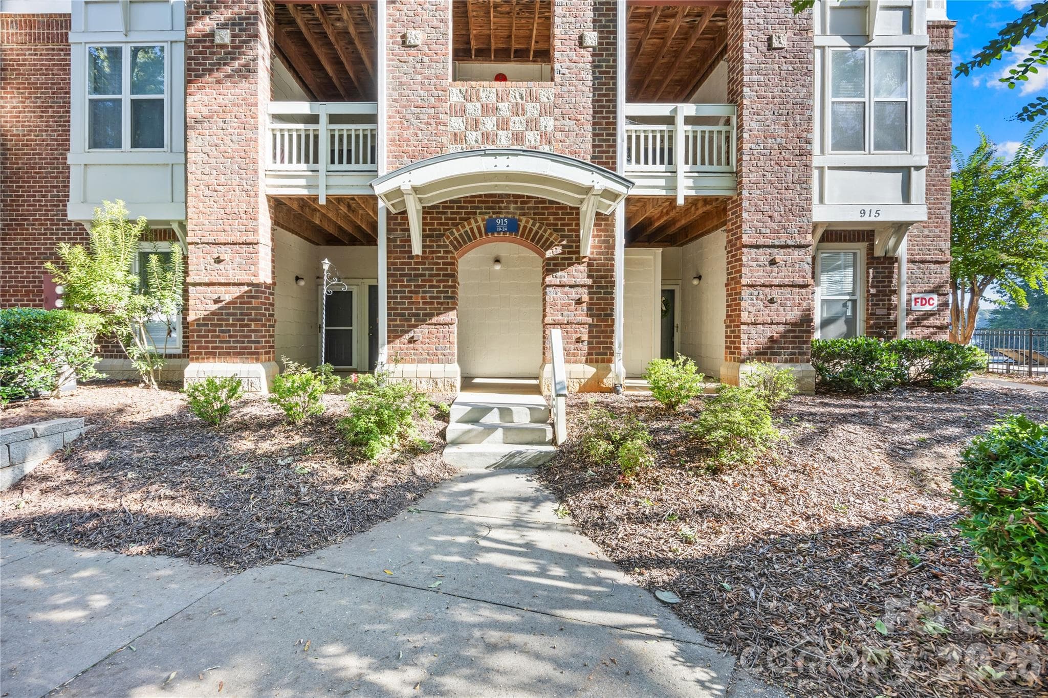 Ground floor corner, waterfront unit. Building #915. - 915 Northeast Drive, Davidson