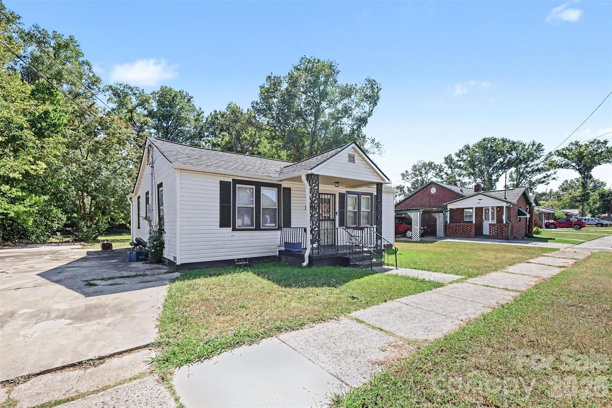 Single Family Residence at 1013 Martin Avenue, Rock Hill, photo 2 of 9
