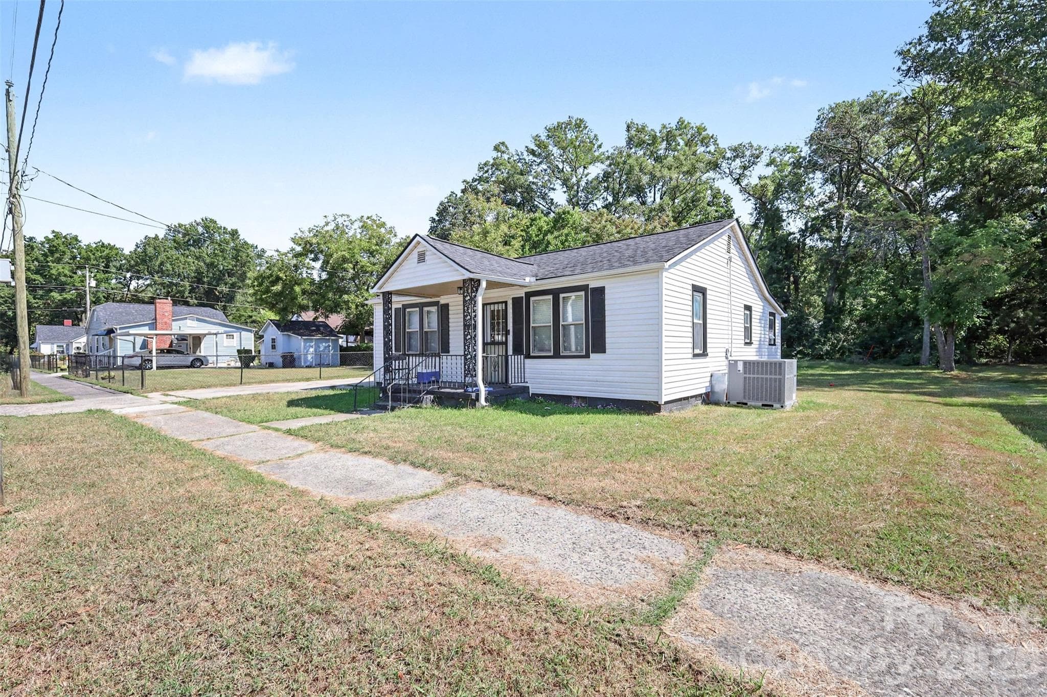 Single Family Residence at 1013 Martin Avenue, Rock Hill, photo 3 of 9