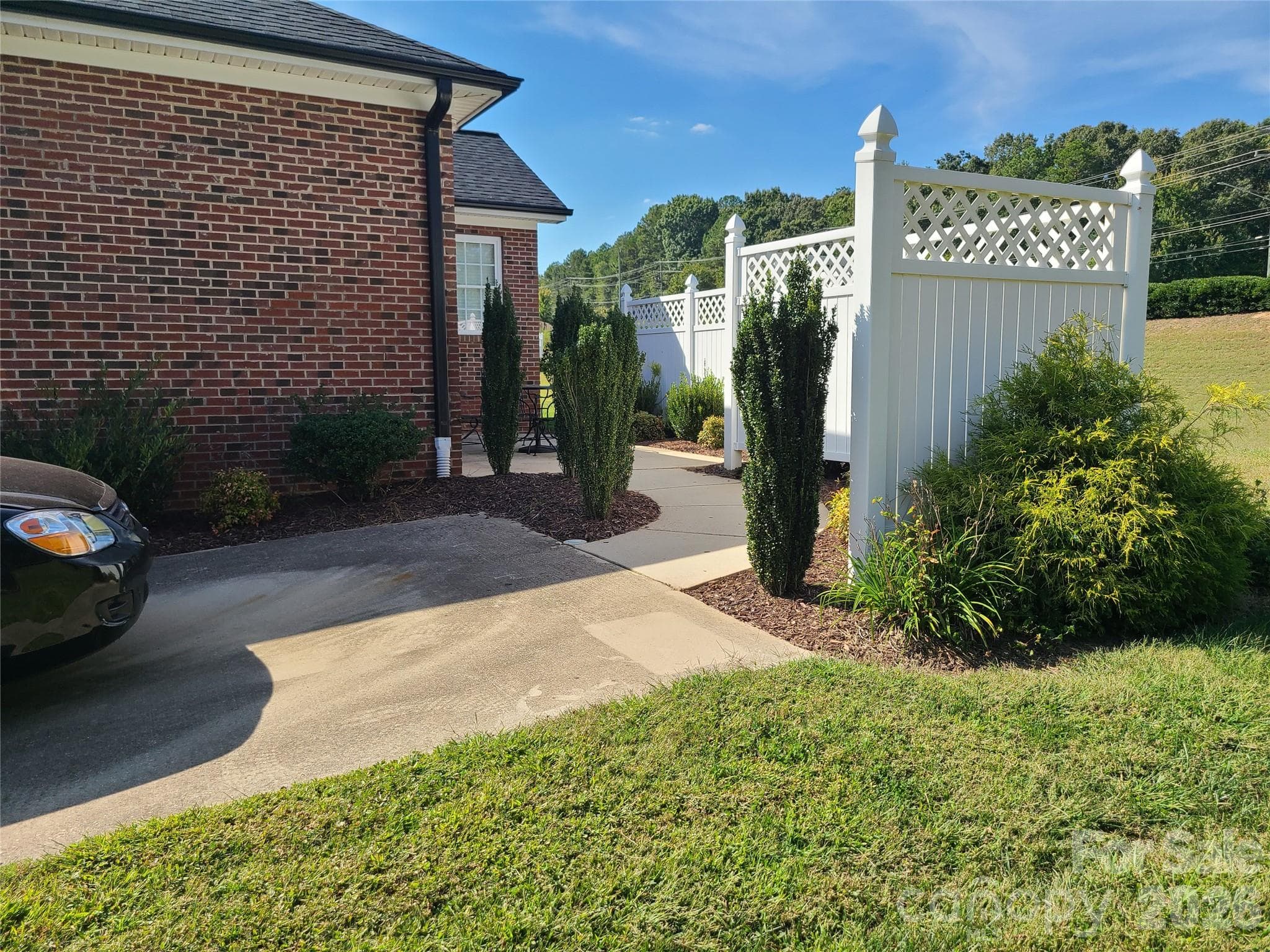 Condominium at 570 Queen Brogan Court, Gastonia, photo 5 of 35