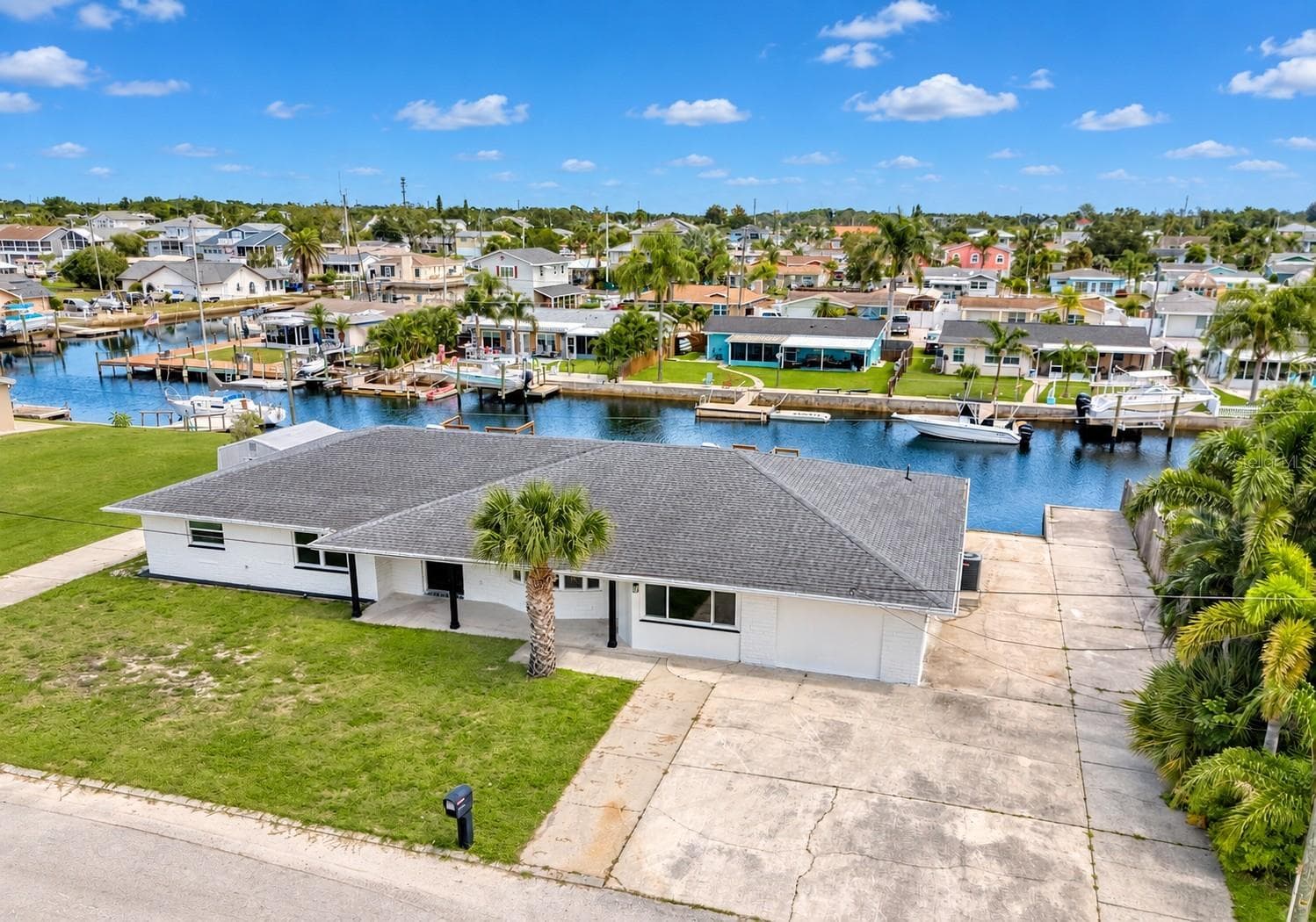 Front w/ private boat ramp - 13812 MATTIX AVE, HUDSON
