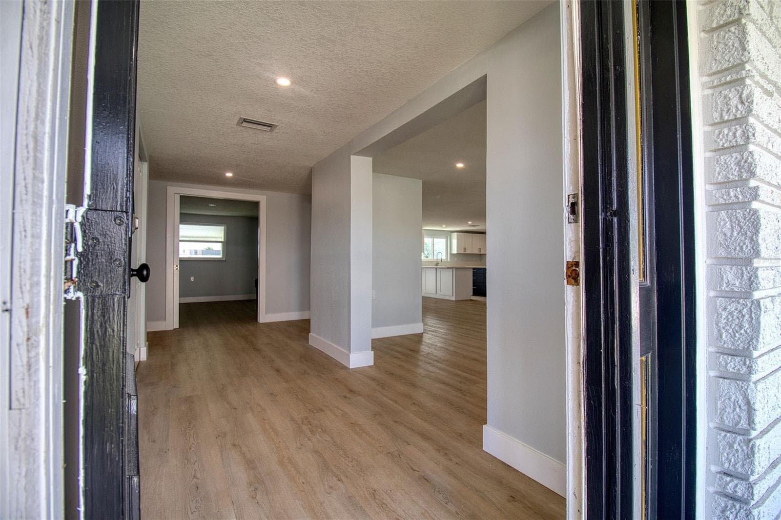 Entryway - 13812 MATTIX AVE, HUDSON