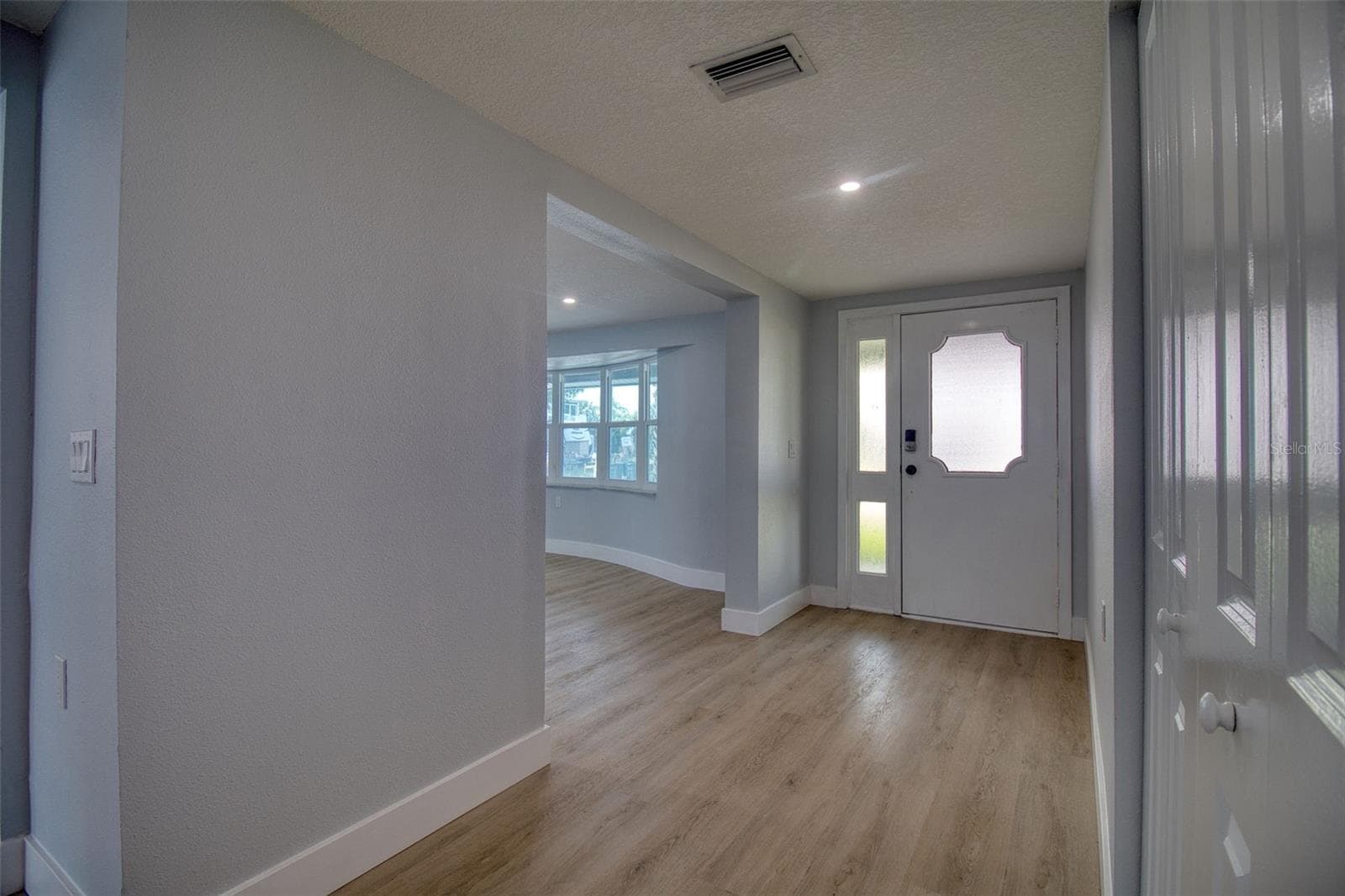 entryway - 13812 MATTIX AVE, HUDSON