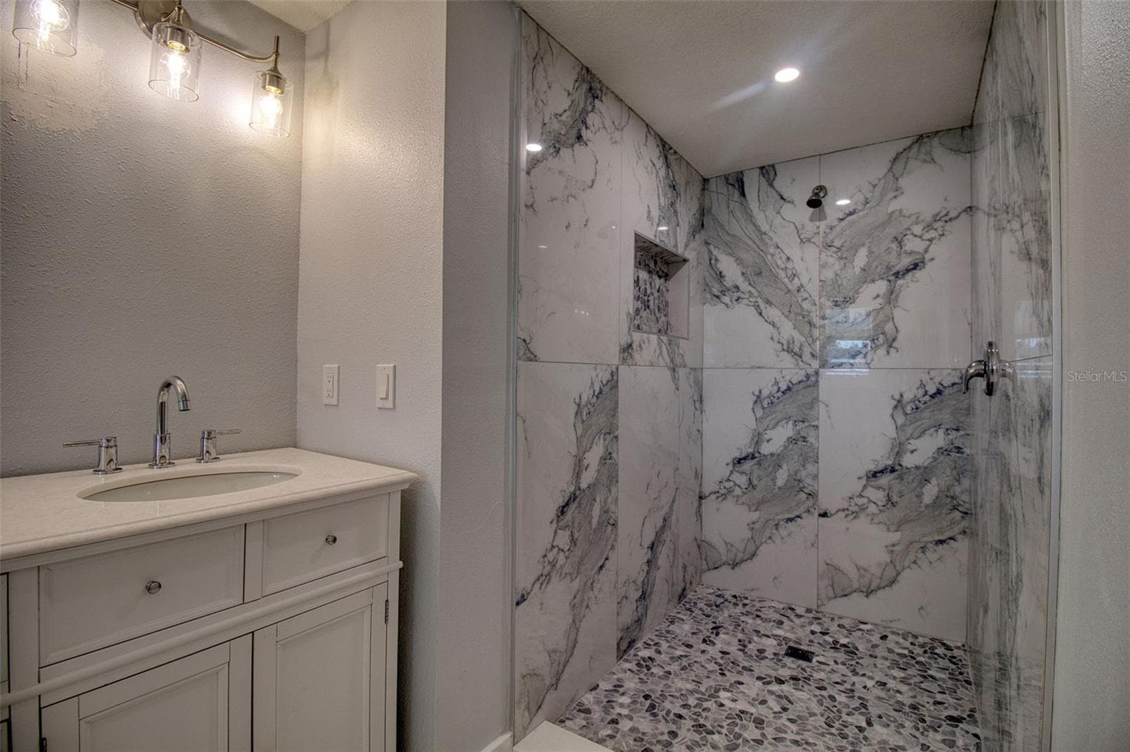 Primary ensuite walk in shower - 13812 MATTIX AVE, HUDSON