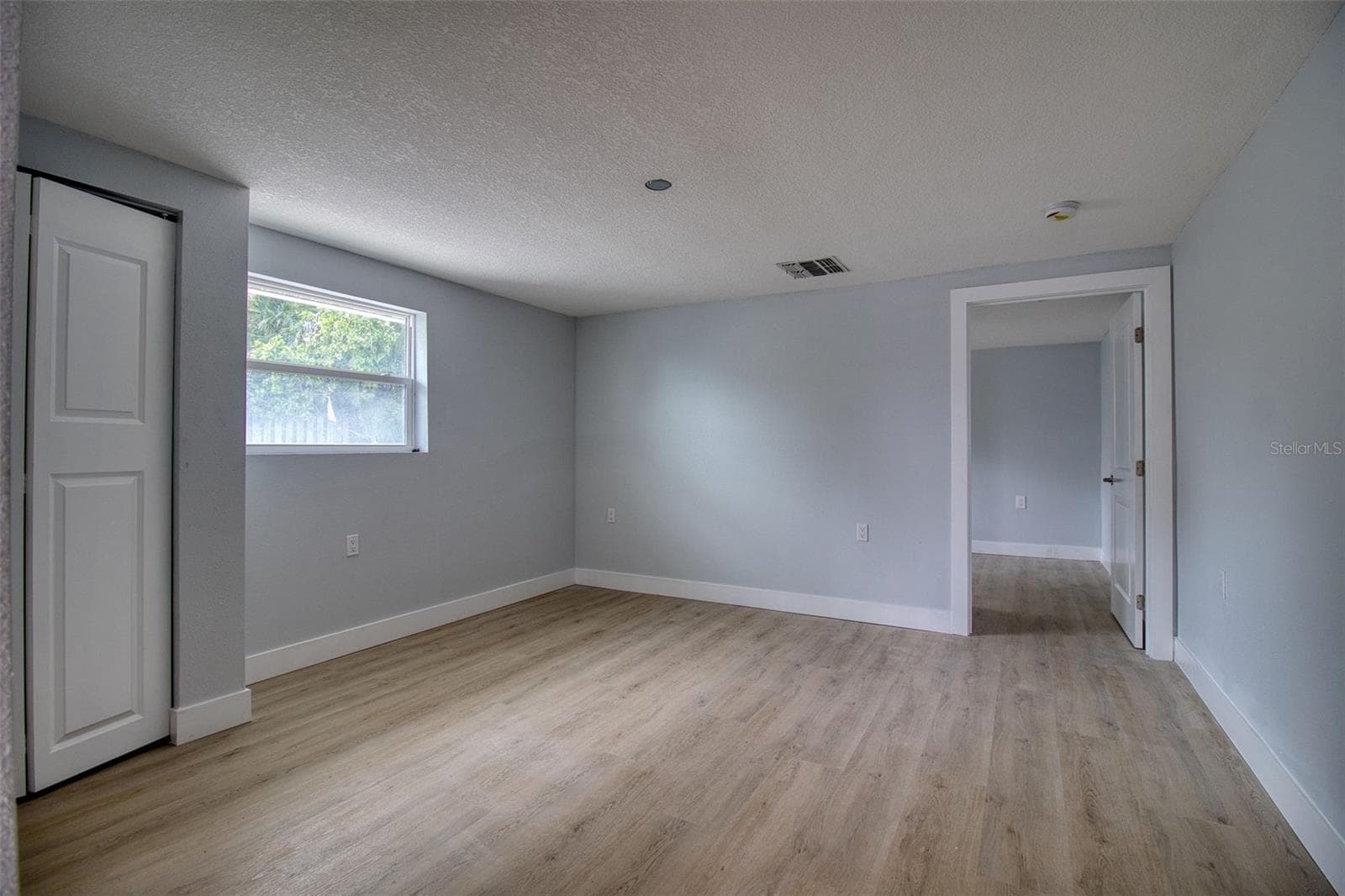 inlaw suite living room - 13812 MATTIX AVE, HUDSON
