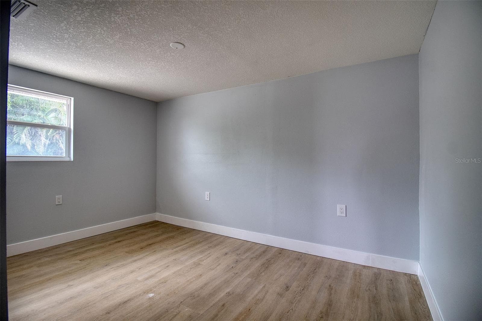 inlaw suite bedroom - 13812 MATTIX AVE, HUDSON