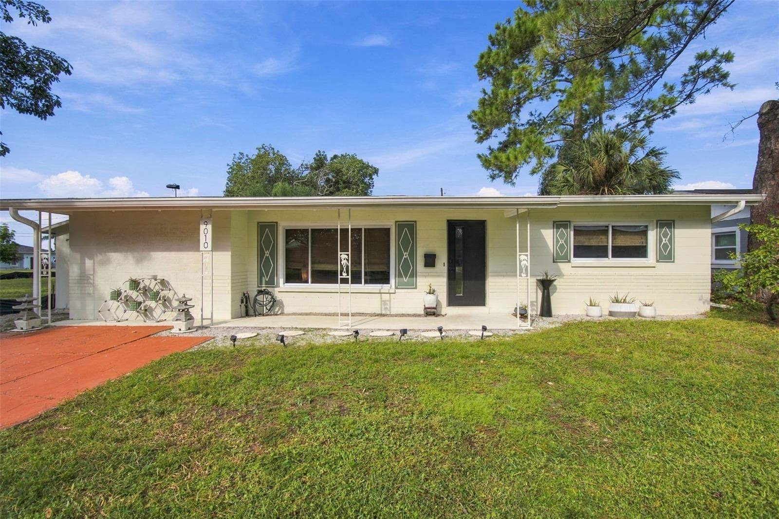 Single Family Residence at 9010 1ST ST N, ST PETERSBURG, photo 3 of 60