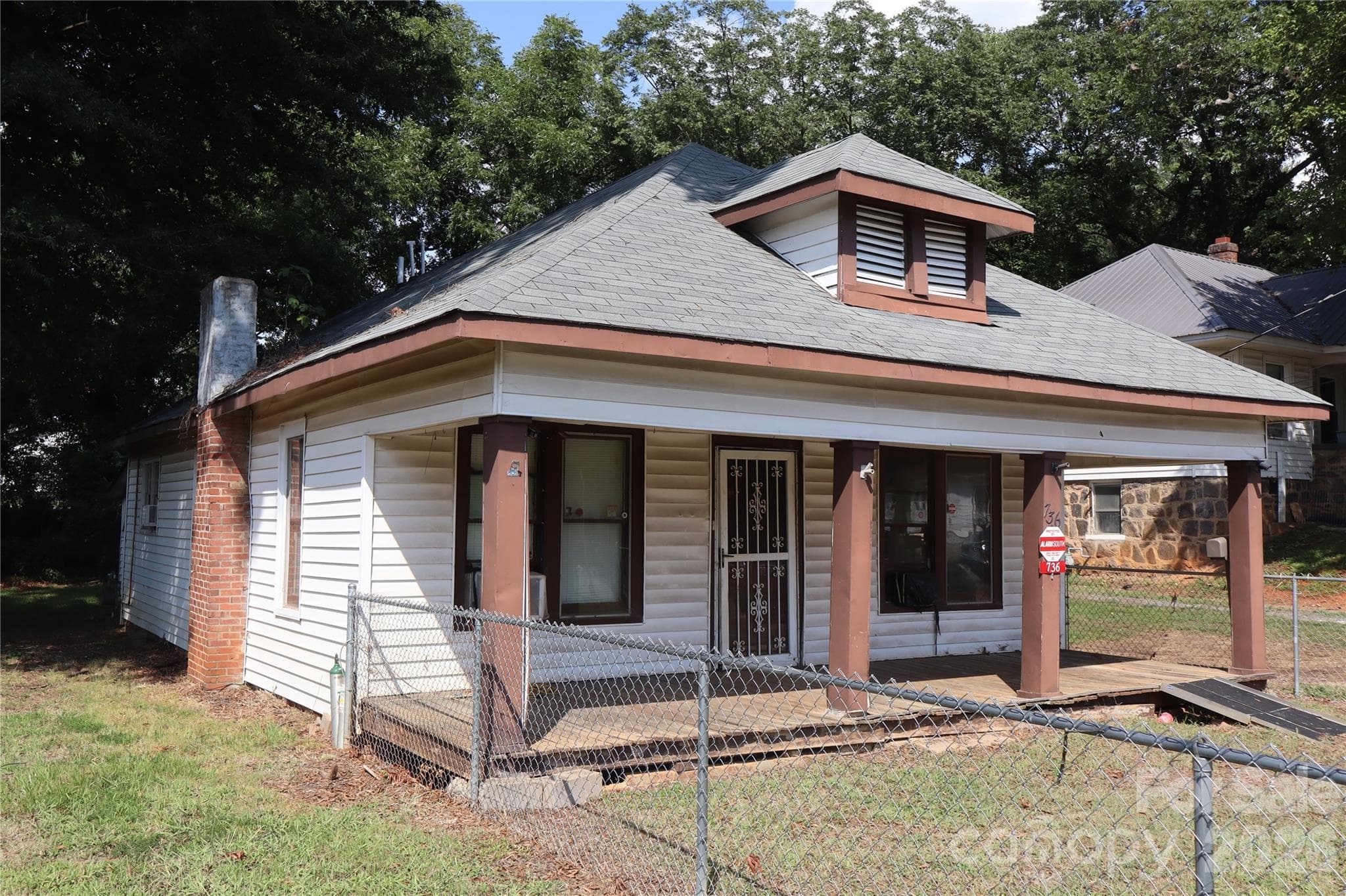 Single Family Residence at 736 2nd Avenue SW, Hickory, photo 2 of 14