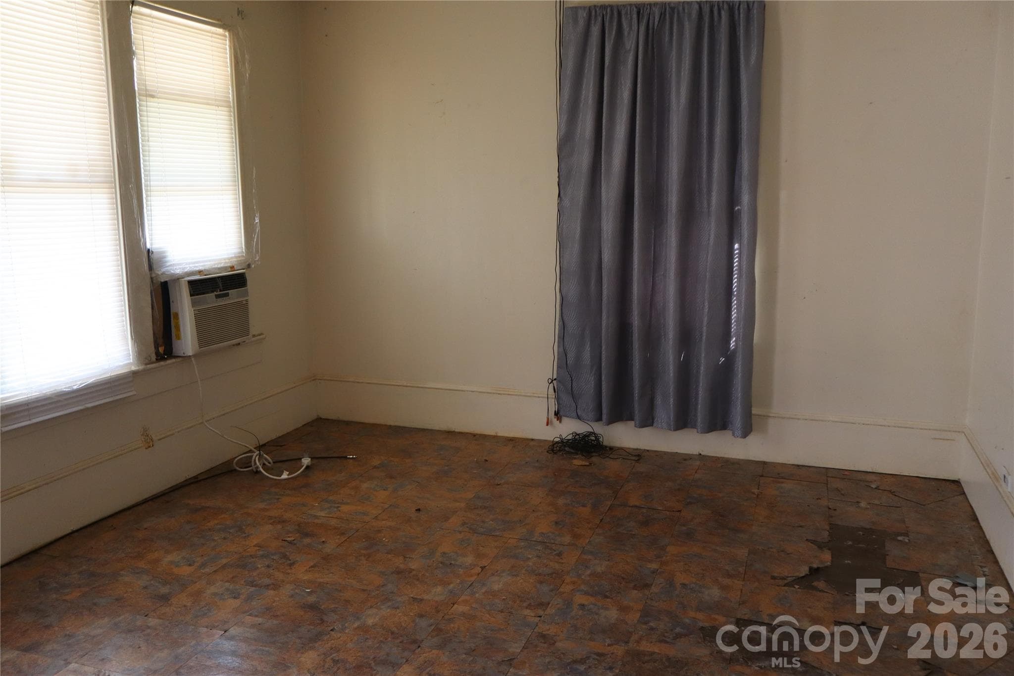 Single Family Residence at 736 2nd Avenue SW, Hickory, photo 5 of 14