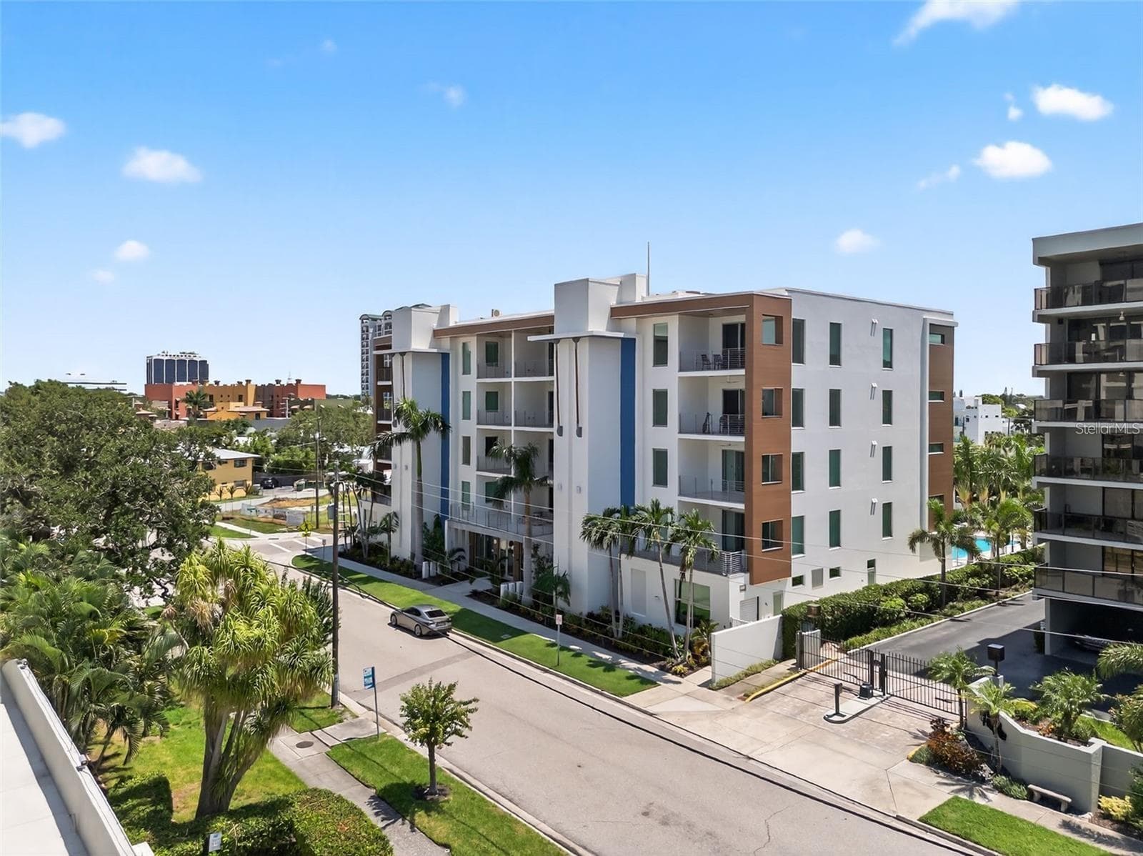 711 S PALM AVE #302