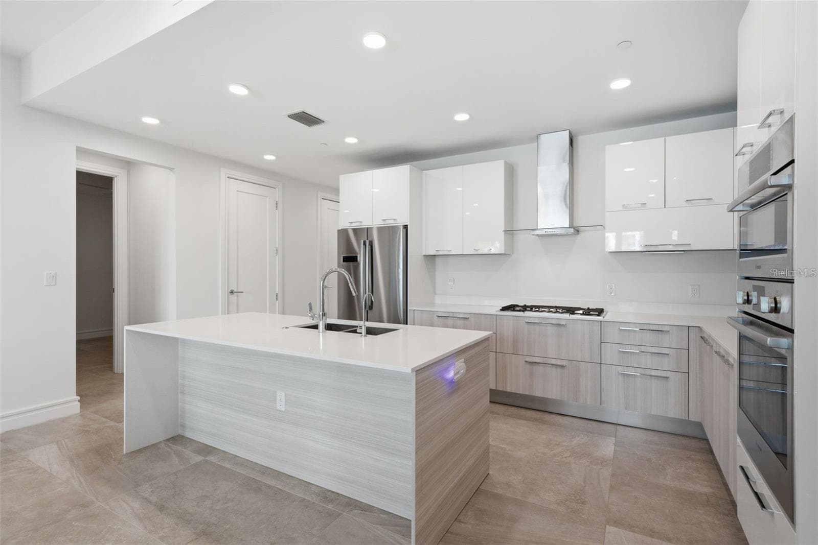 Condominium at 711 S PALM AVE #302, SARASOTA, photo 10 of 40