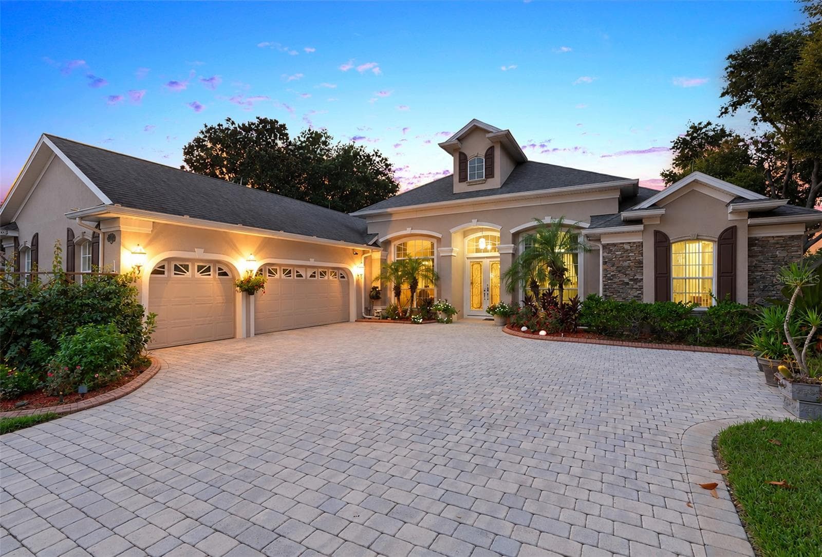 1562 KENNESAW DR