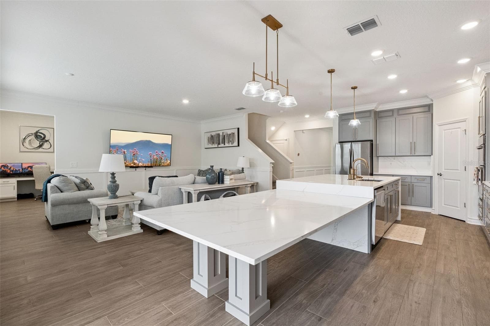 Gourmet kitchen upgrades throughout with walk in pantry, crown molding throughout - 6175 SHAVASANA RD RD, CLERMONT