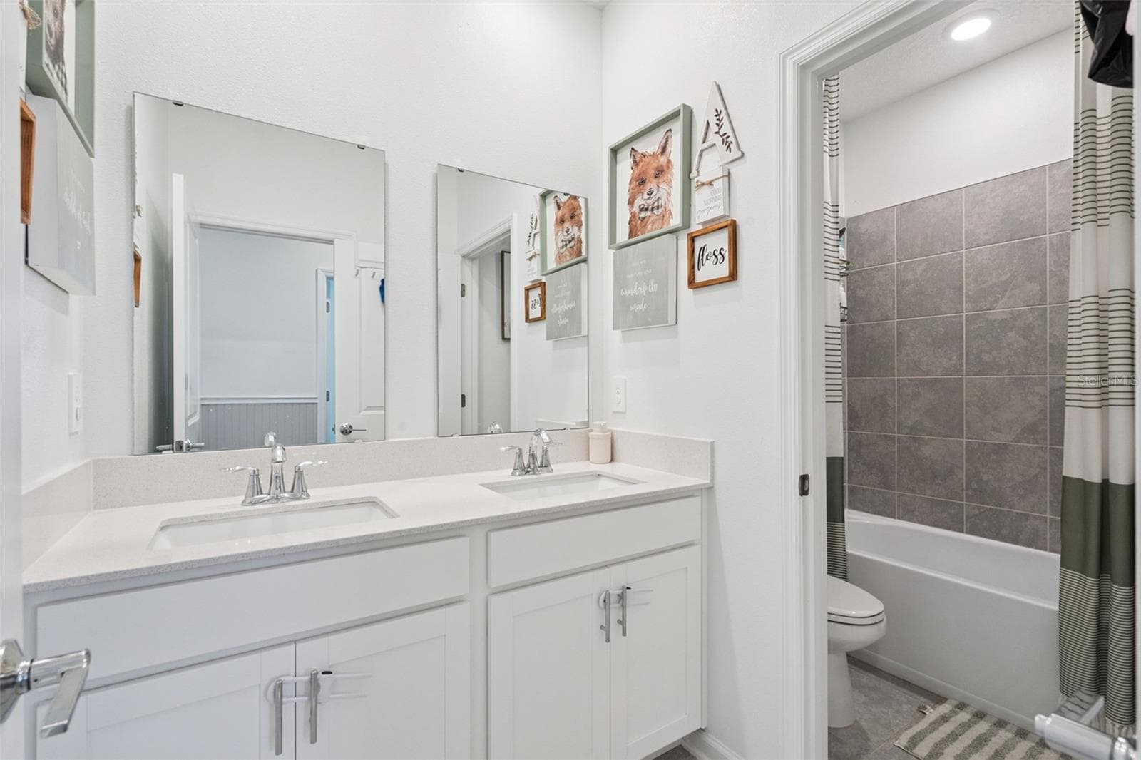 Full bathroom - 6175 SHAVASANA RD RD, CLERMONT