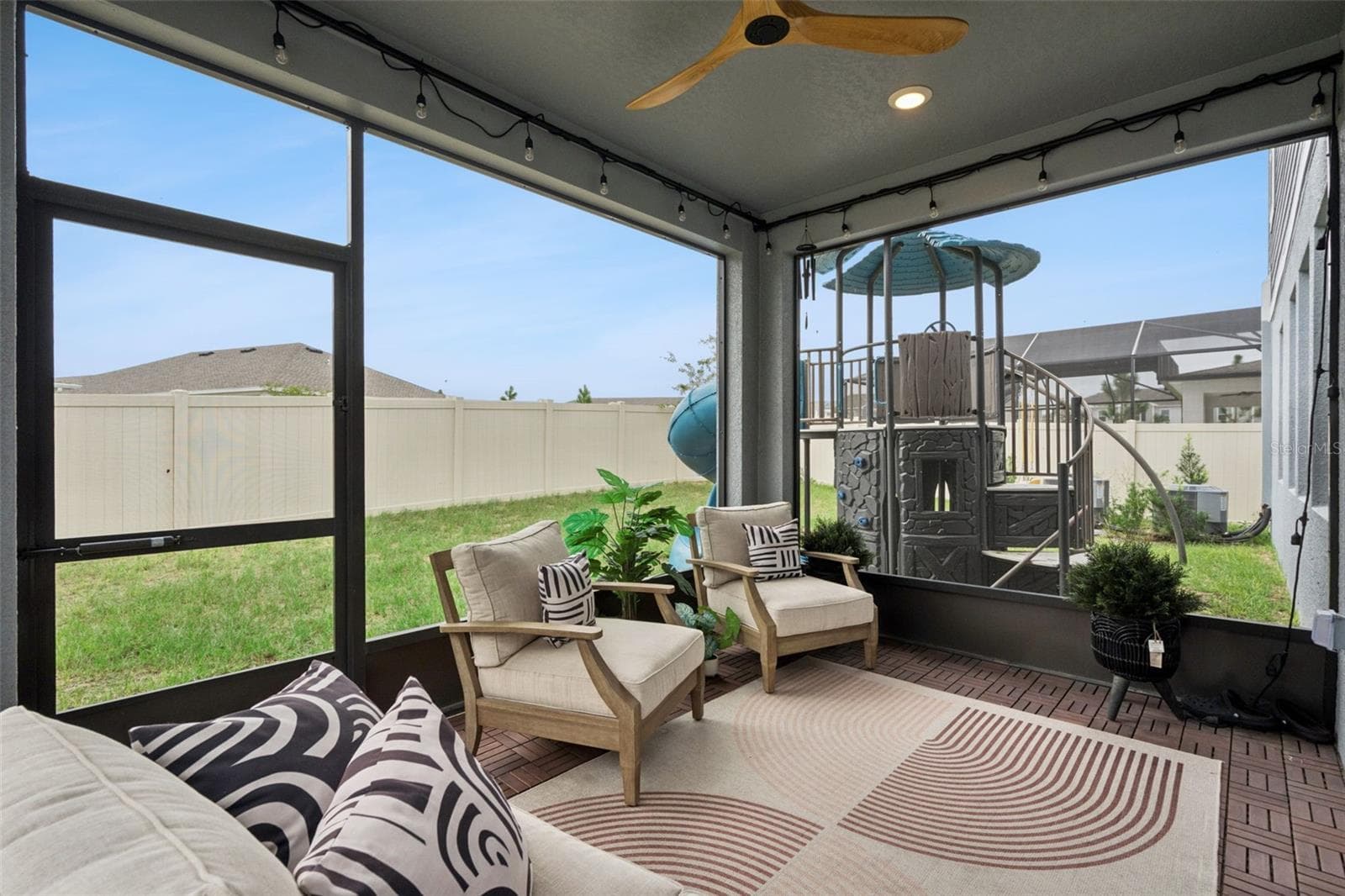 Screened back patio - 6175 SHAVASANA RD RD, CLERMONT