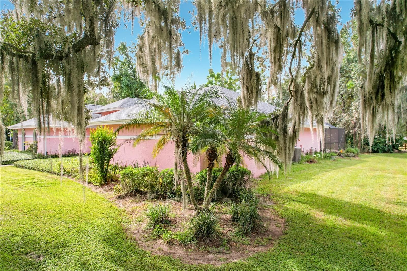 Side yard view - 3305 IMPERIAL LN, LAKELAND