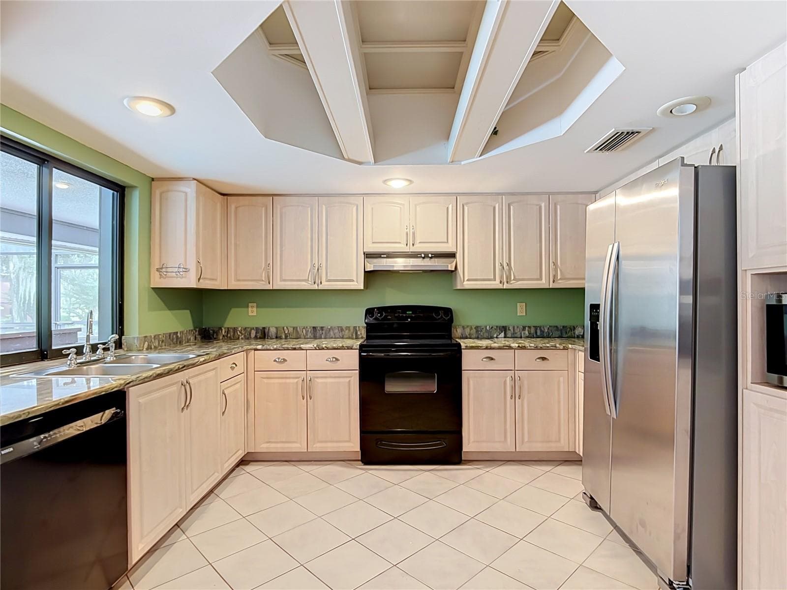 Kitchen updated with granite counters - 3305 IMPERIAL LN, LAKELAND