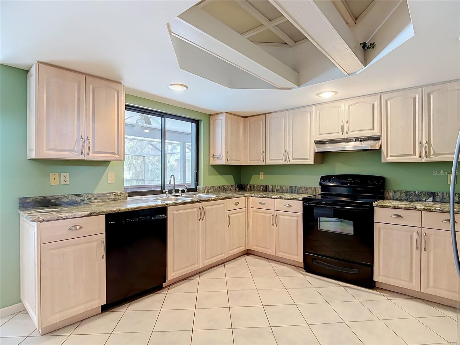 Kitchen features pass-thru to patio area - 3305 IMPERIAL LN, LAKELAND