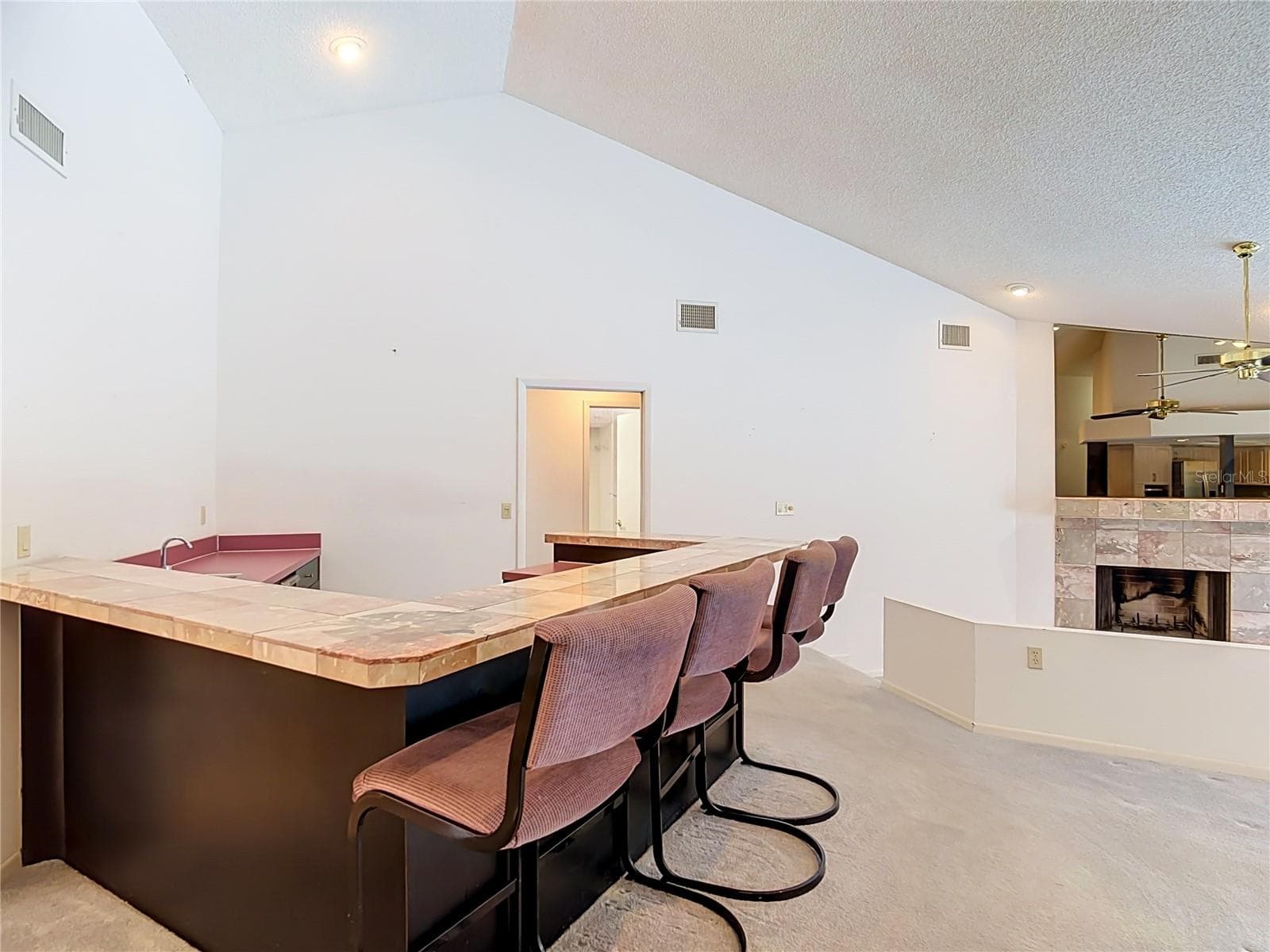 Great room bar area. - 3305 IMPERIAL LN, LAKELAND