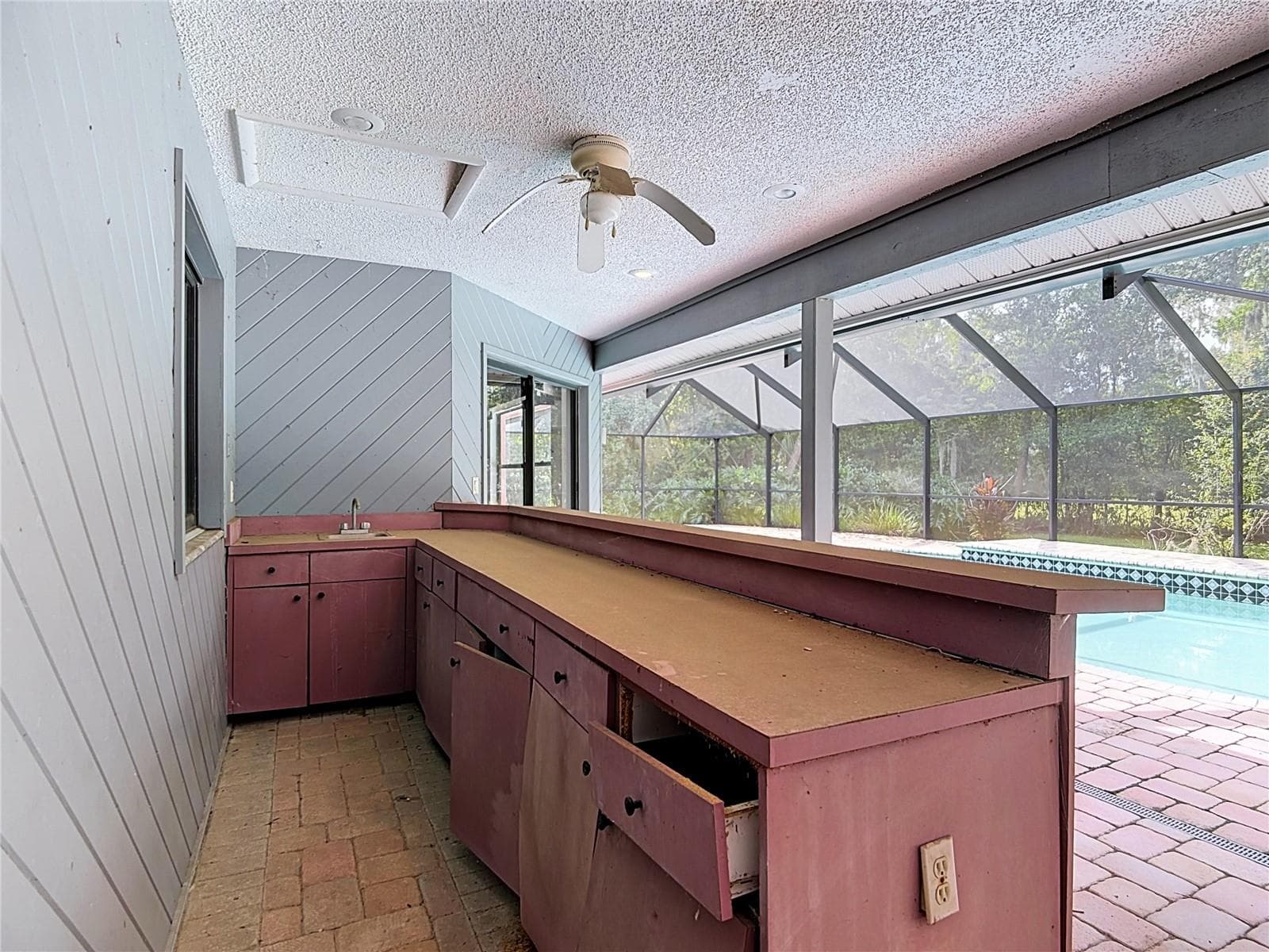 Covered lanai area has electric & water - 3305 IMPERIAL LN, LAKELAND