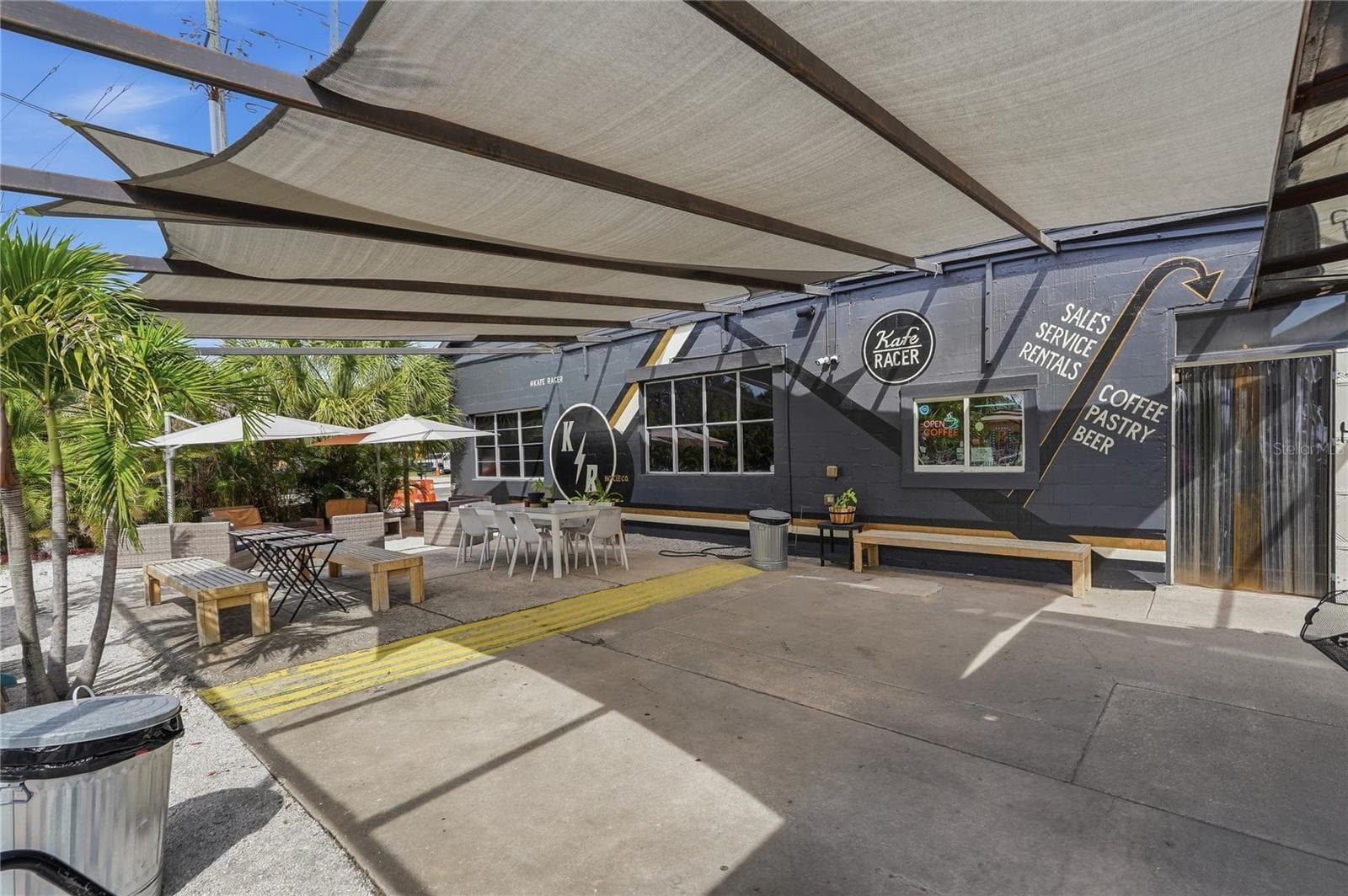 Local Restaurant / Bar Downtown Dunedin - 1632 SAN MATEO DR, DUNEDIN