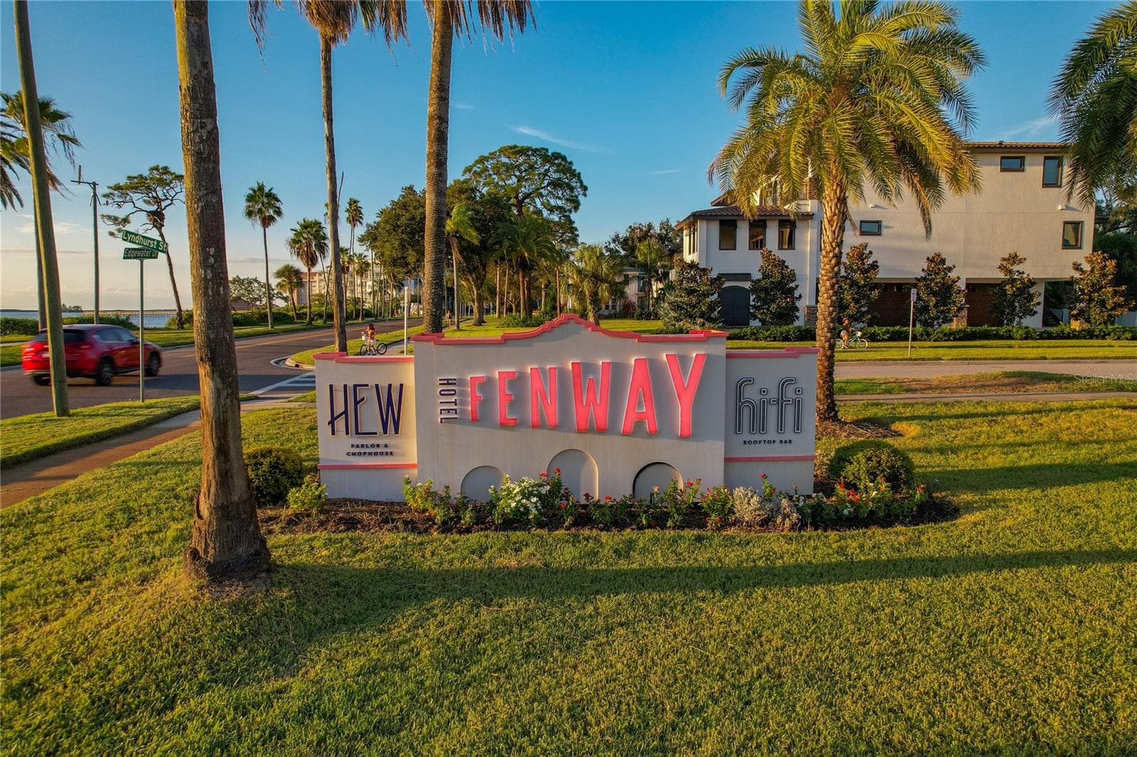 Fenway Hotel - 1632 SAN MATEO DR, DUNEDIN