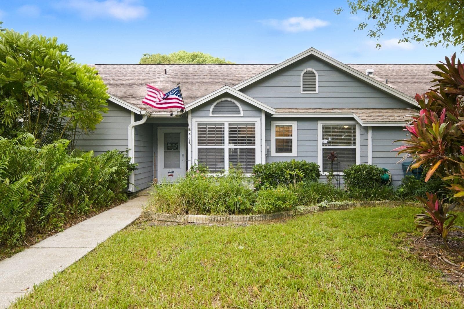 2712 BENTLEY DR