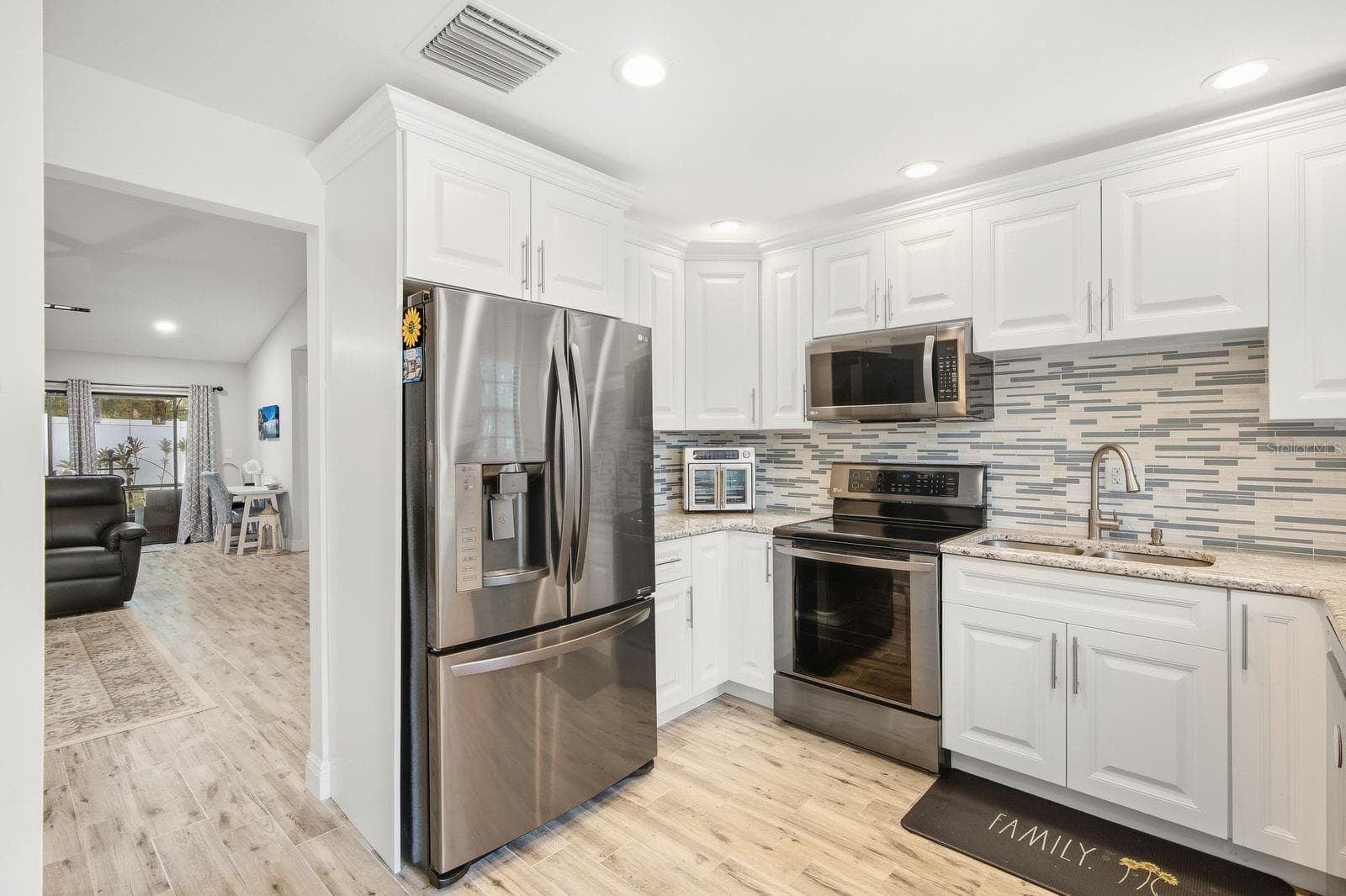Villa at 2712 BENTLEY DR, PALM HARBOR, photo 9 of 28